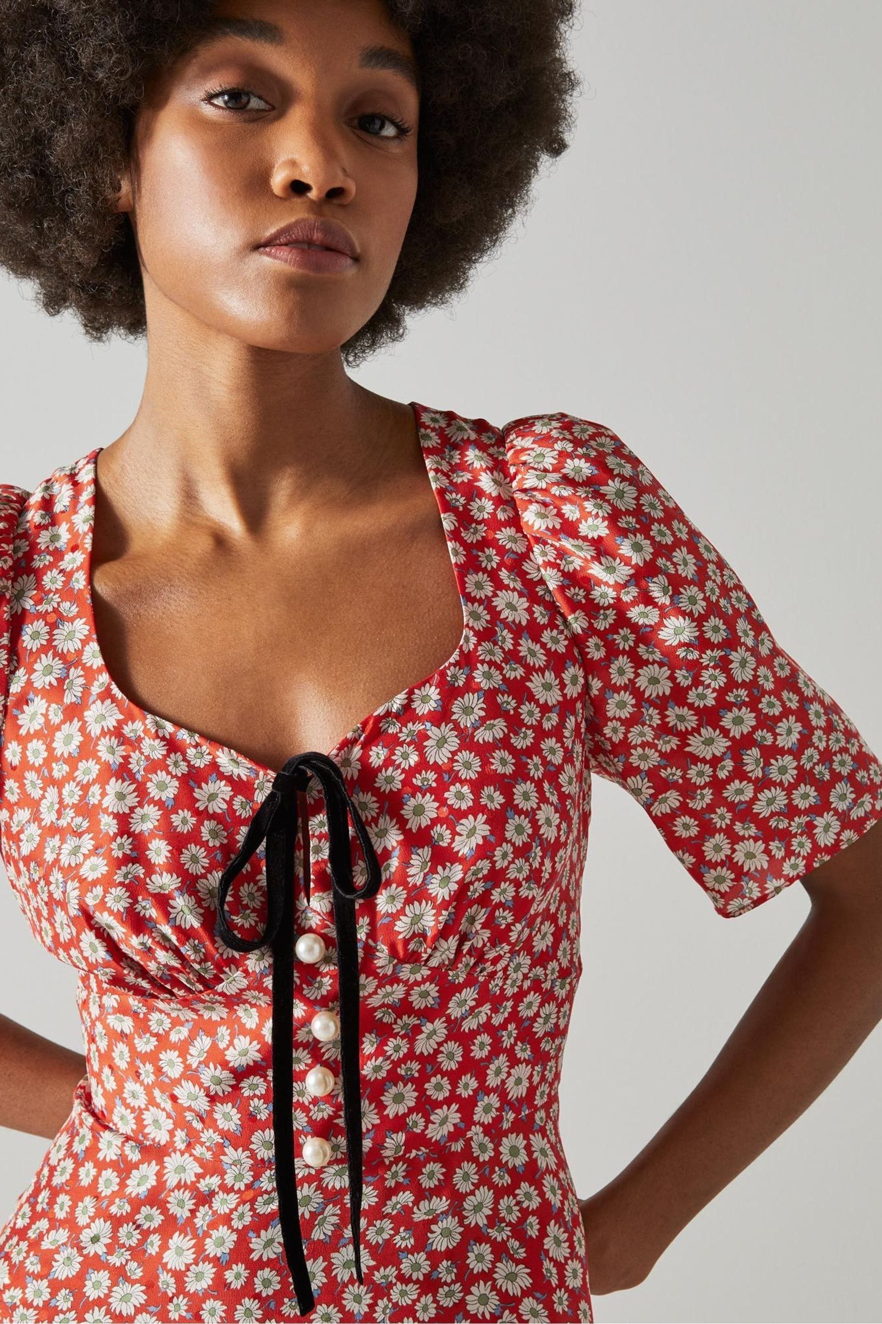 Red daisy print dress discount