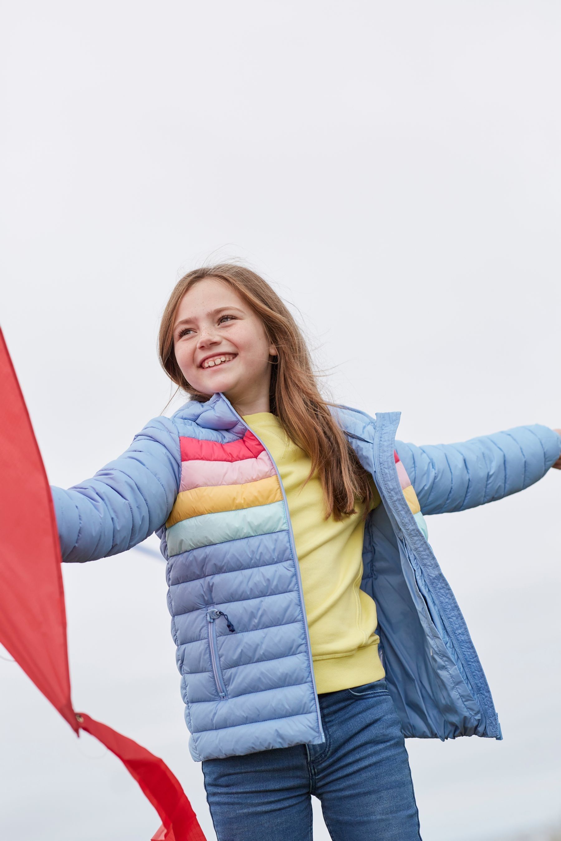 Kaufe Sie Joules Kinnaird Spritzwasserabweisende verstaubare Jacke aus wattiertem Recyclingmaterial mit Blockfarben Blau bei Next Deutschland