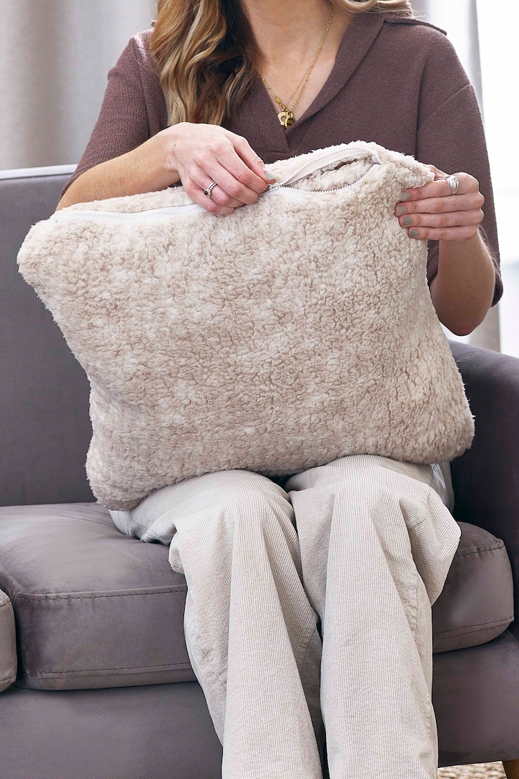 Natural TV Cosy Throw - Image 2 of 4