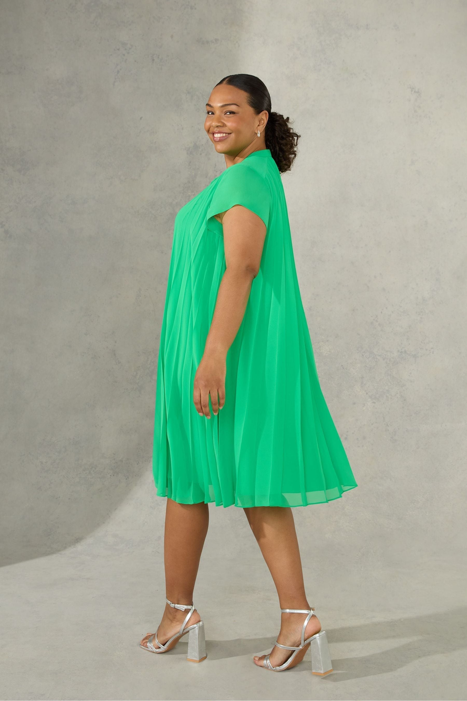 Short pleated dress online