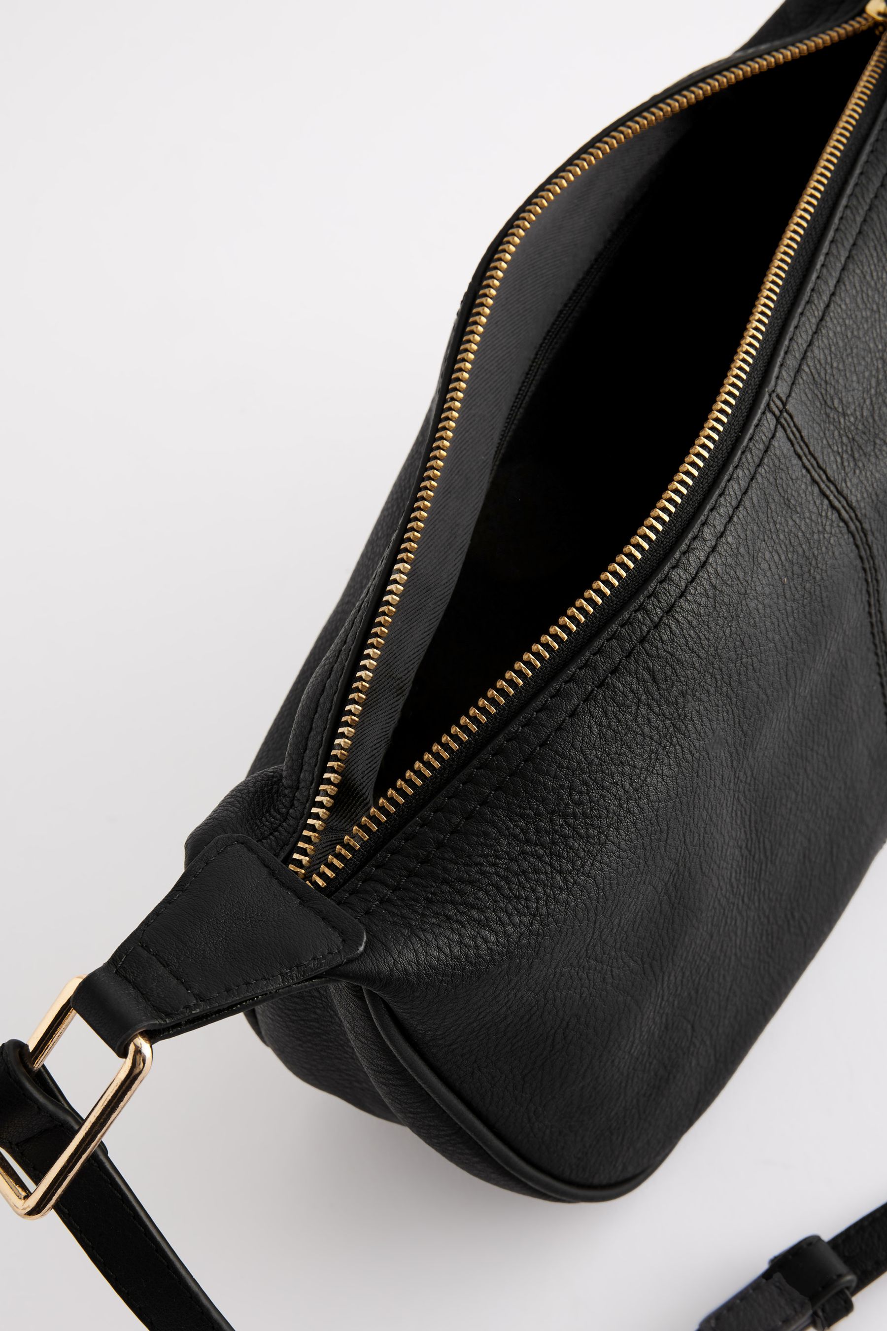Sling bag leather black store