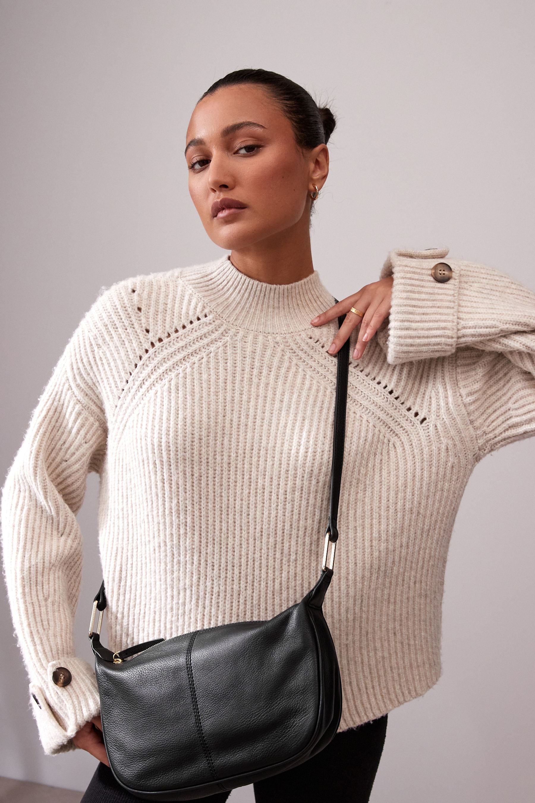 Black sling bag with chain online