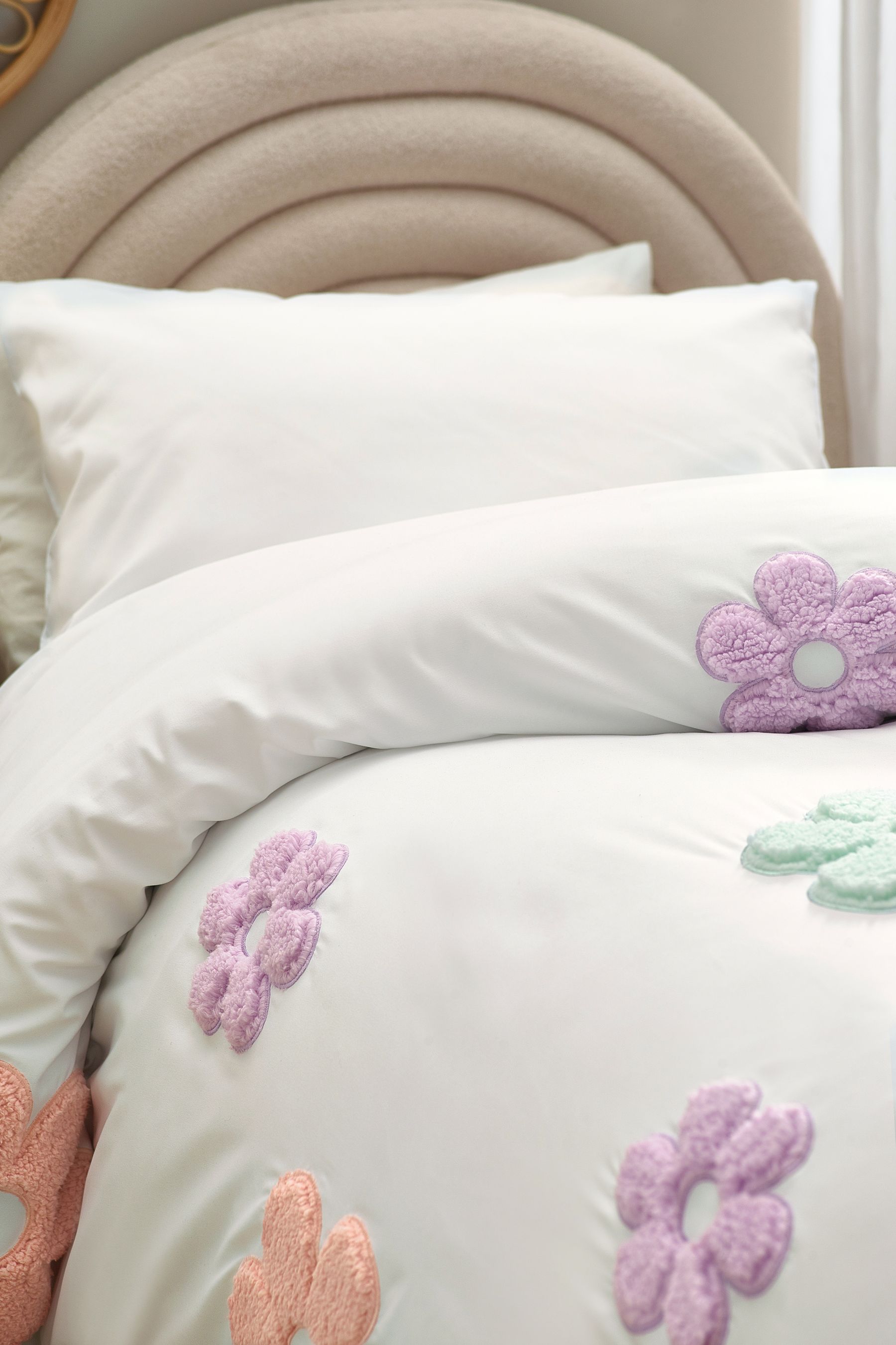 Buy White Applique Daisy Flower Duvet Cover and Pillowcase Set from Next Luxembourg