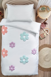 White Appliqué Daisy Flower Duvet Cover and Pillowcase Set - Image 4 of 5