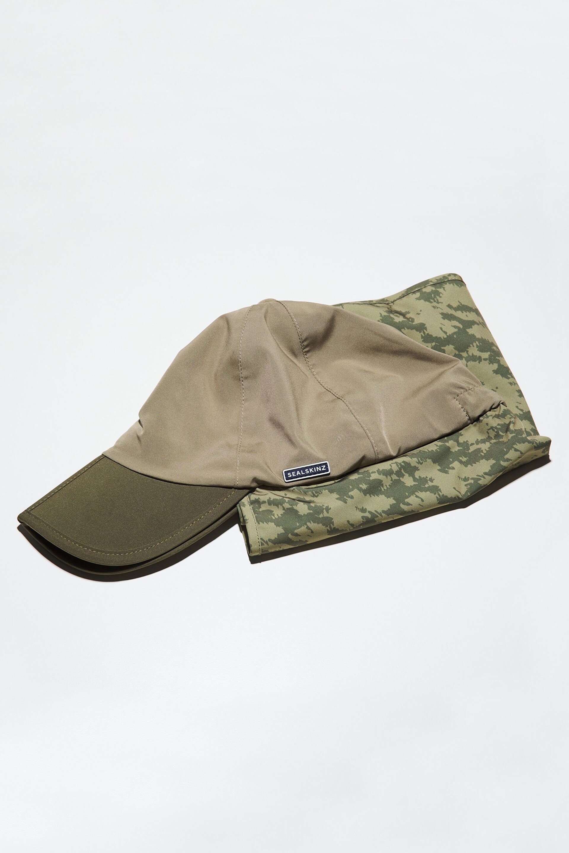 Sealskinz Outwell Waterproof Foldable Peak Cap With Neck Protector - Image 2 of 5