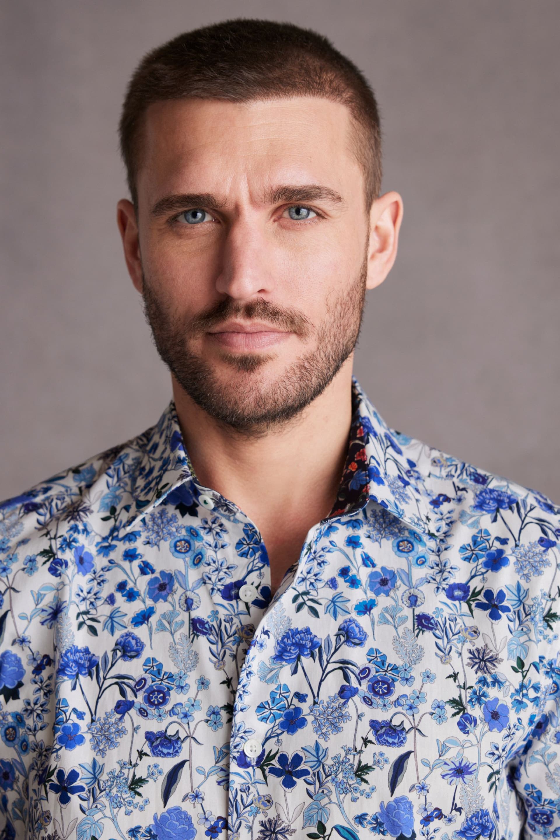 White/Blue Floral Signature Made With Italian Fabric Printed Short Sleeve Shirt - Image 4 of 7