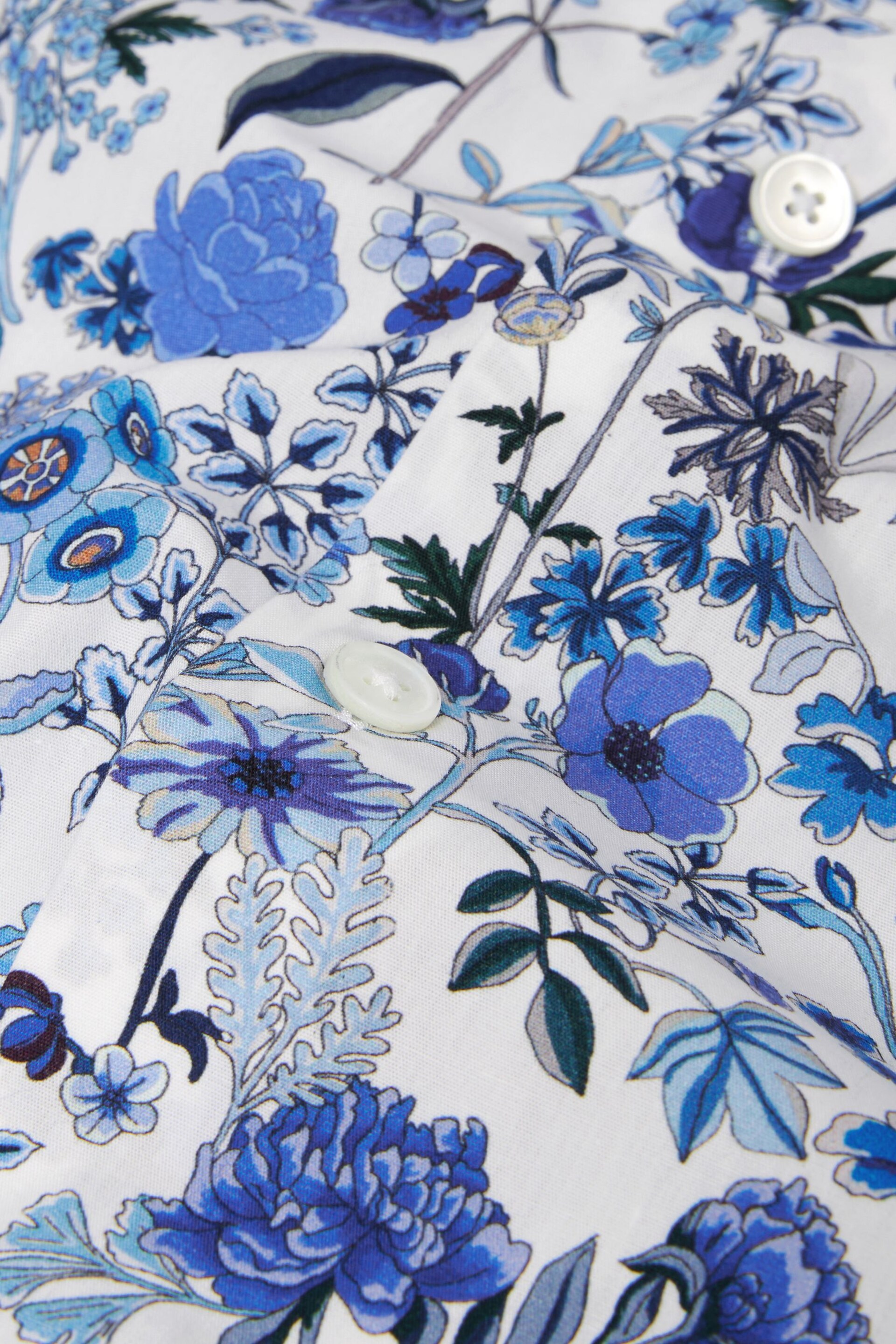 White/Blue Floral Signature Made With Italian Fabric Printed Short Sleeve Shirt - Image 7 of 7
