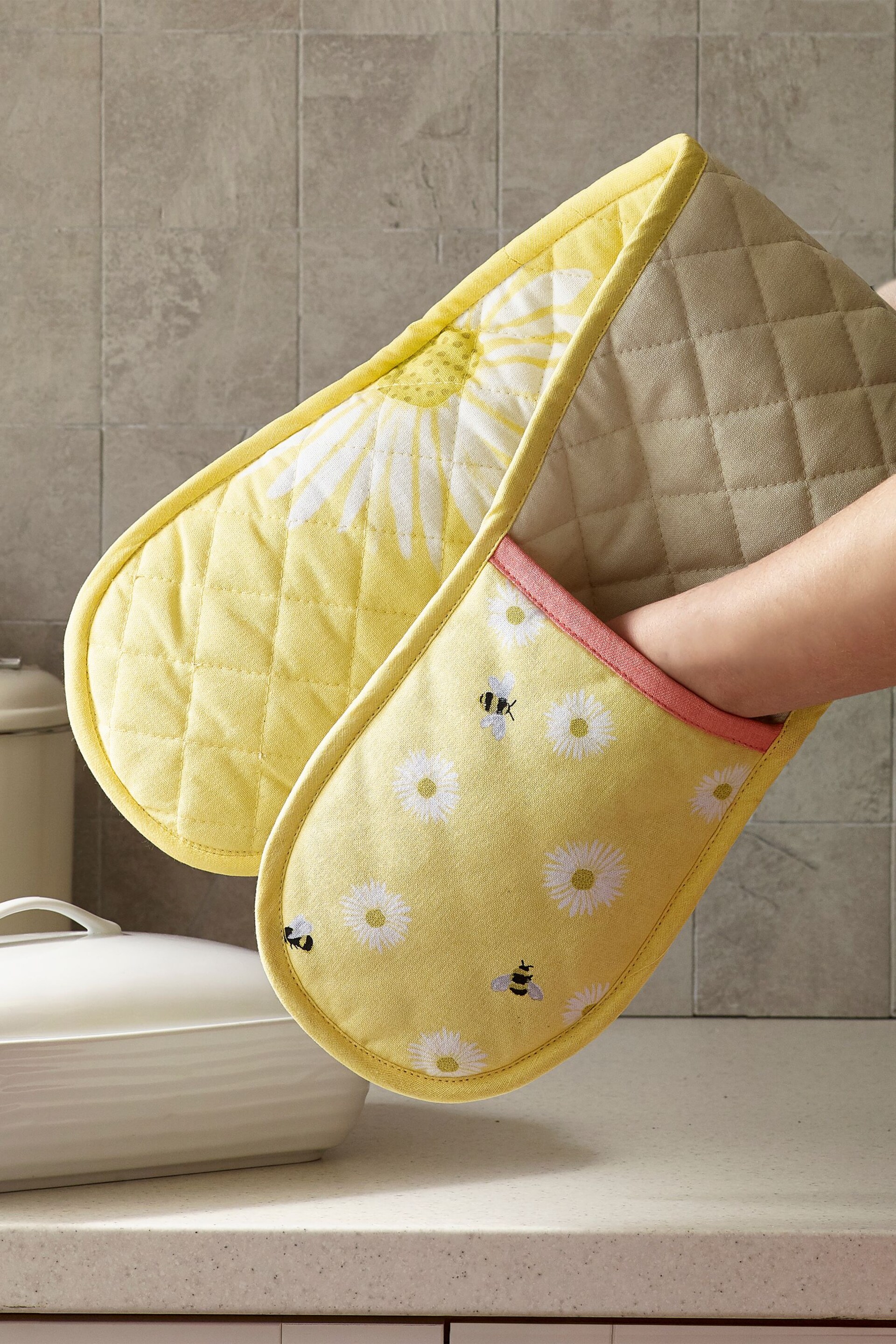 Yellow Bee And Daisy Oven Gloves - Image 1 of 3