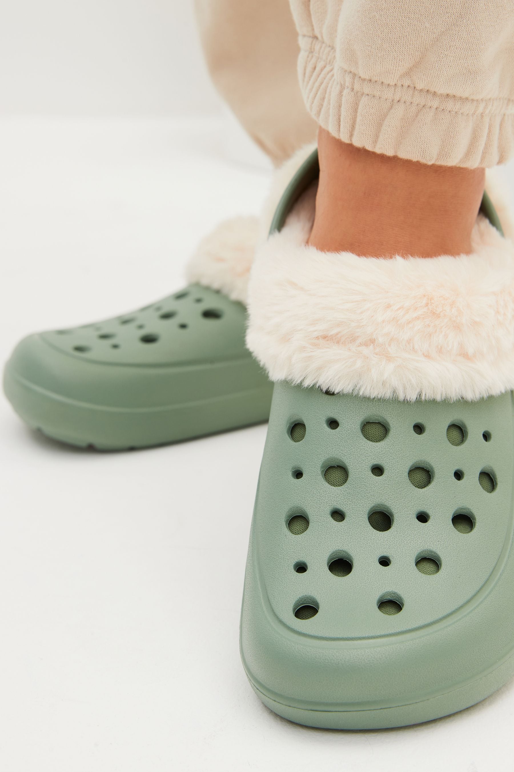 Acheter Vert Womens Faux Fur Lined Clog Slippers from Next Luxembourg