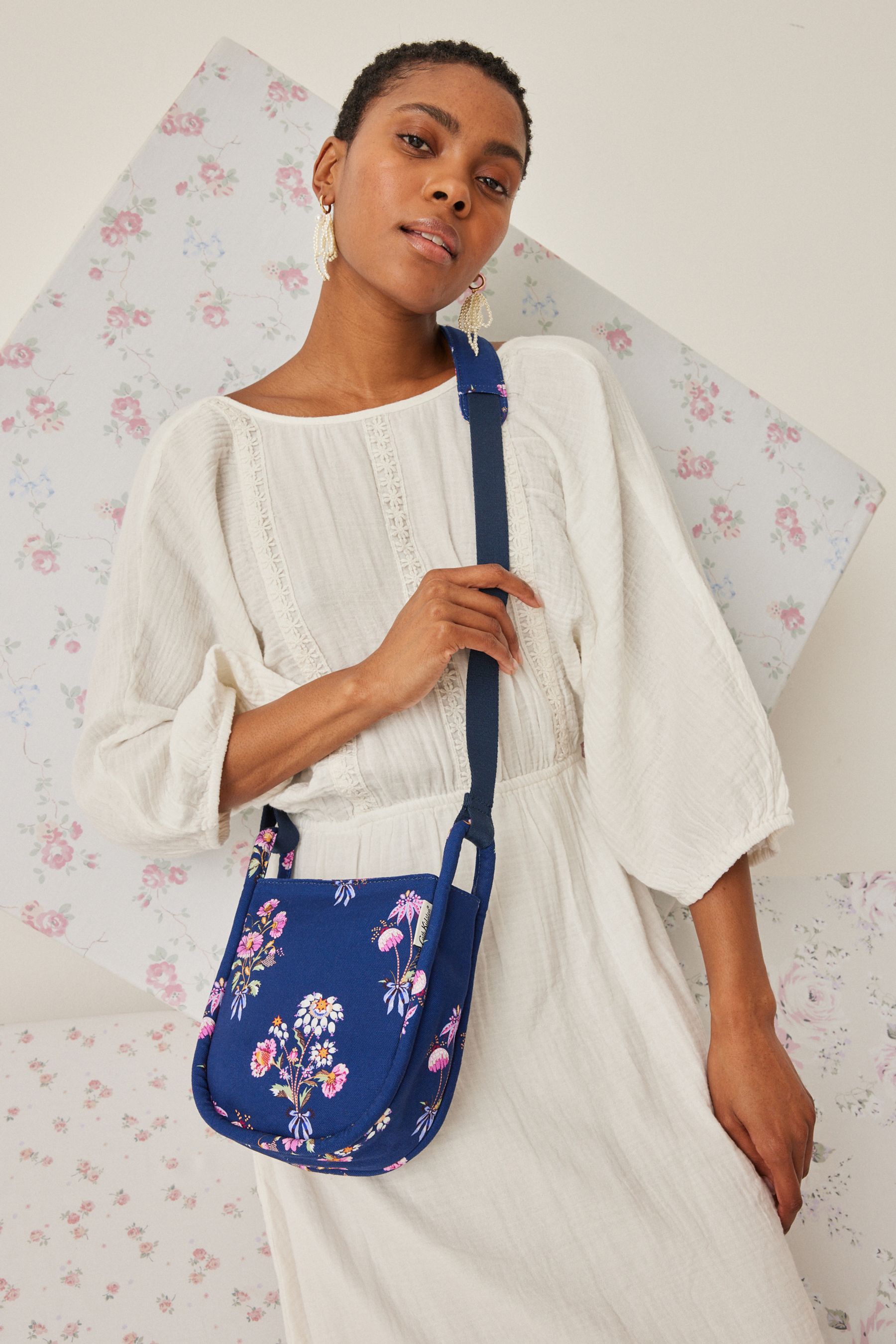 Cath Kidston Navy Floral Bunches Mini Messenger Cross Body Bag onesize Womens