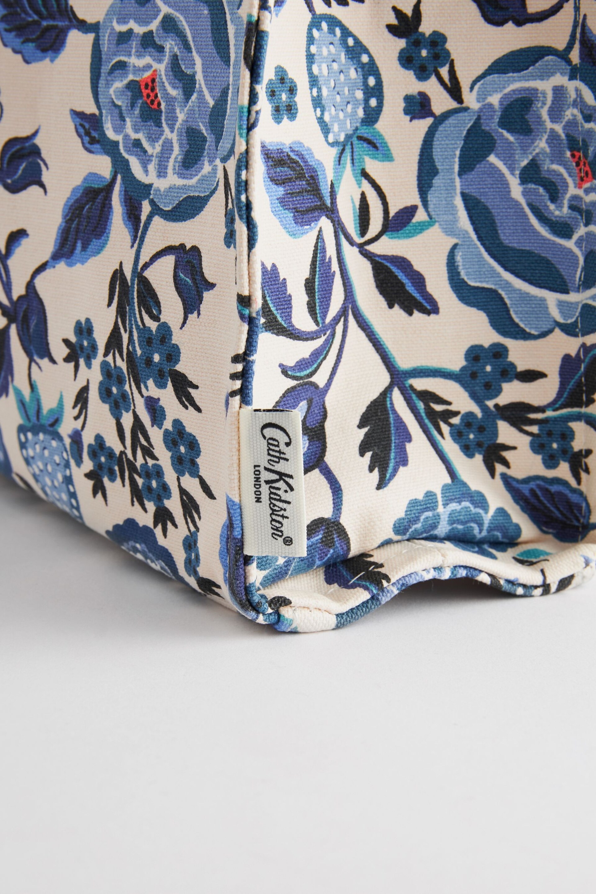 Cath Kidston Blue Floral Large Coated Bookbag - Image 4 of 6