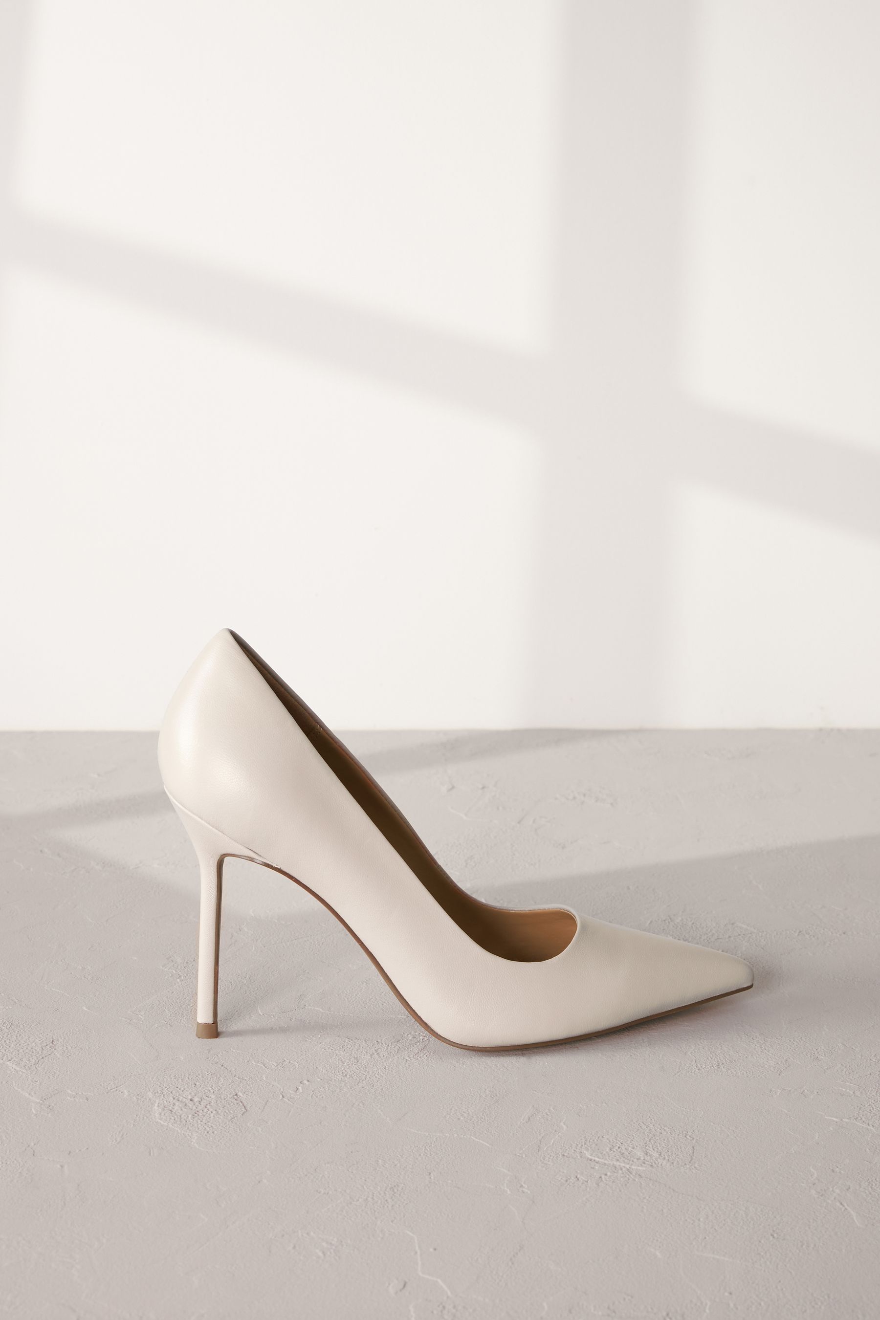 Pointed toe trainers outlet