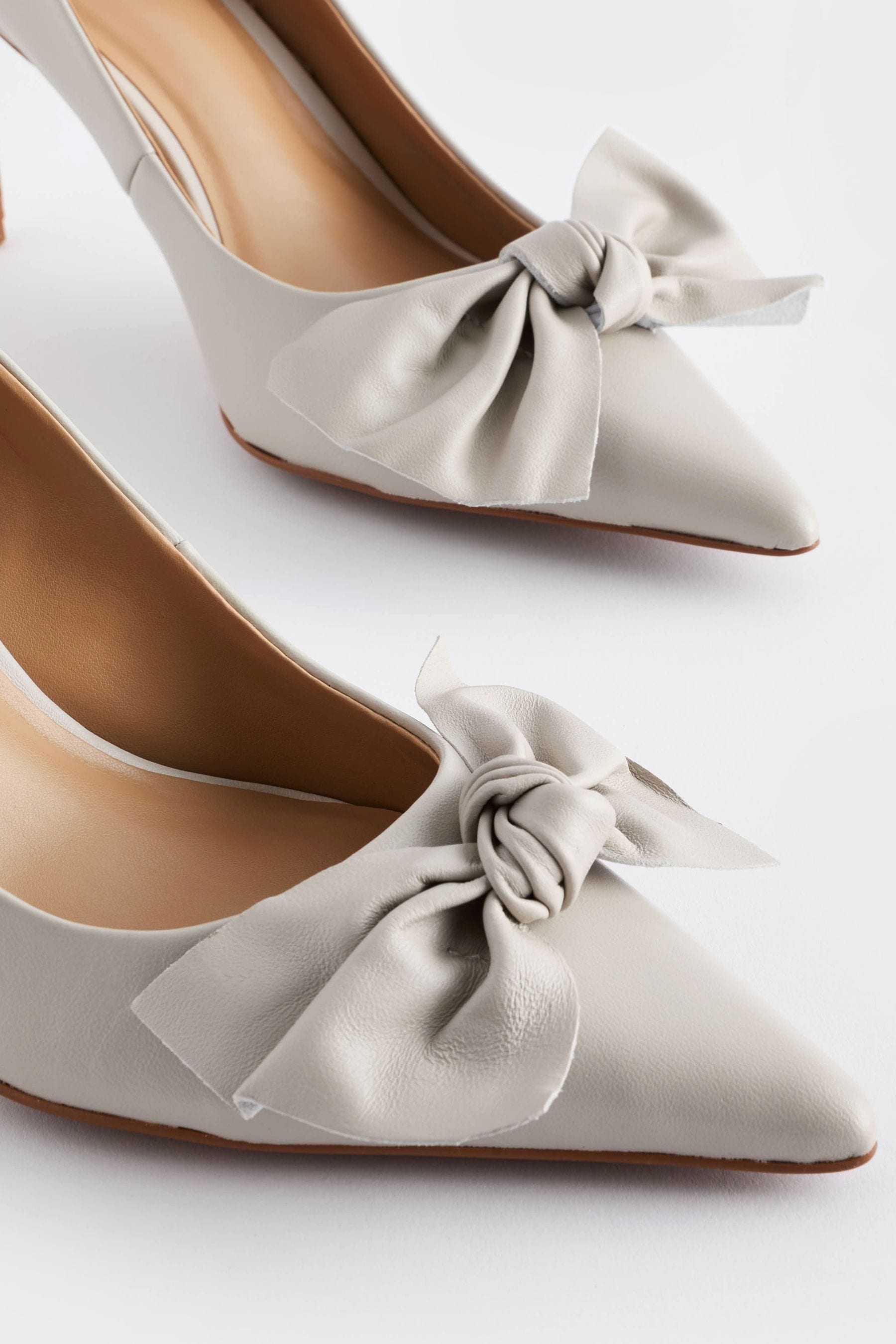 Neutral court shoes shop
