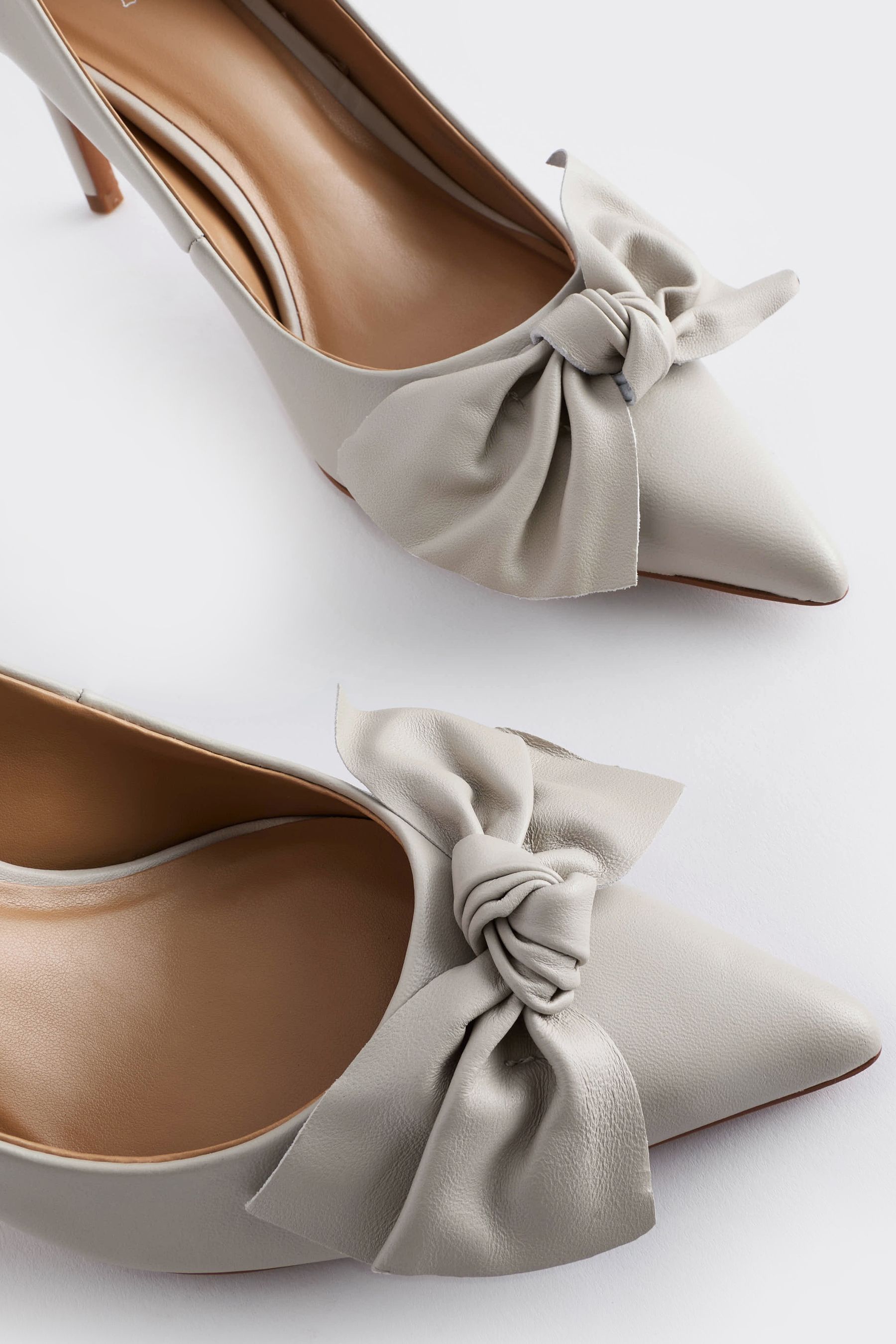Neutral court shoes uk online