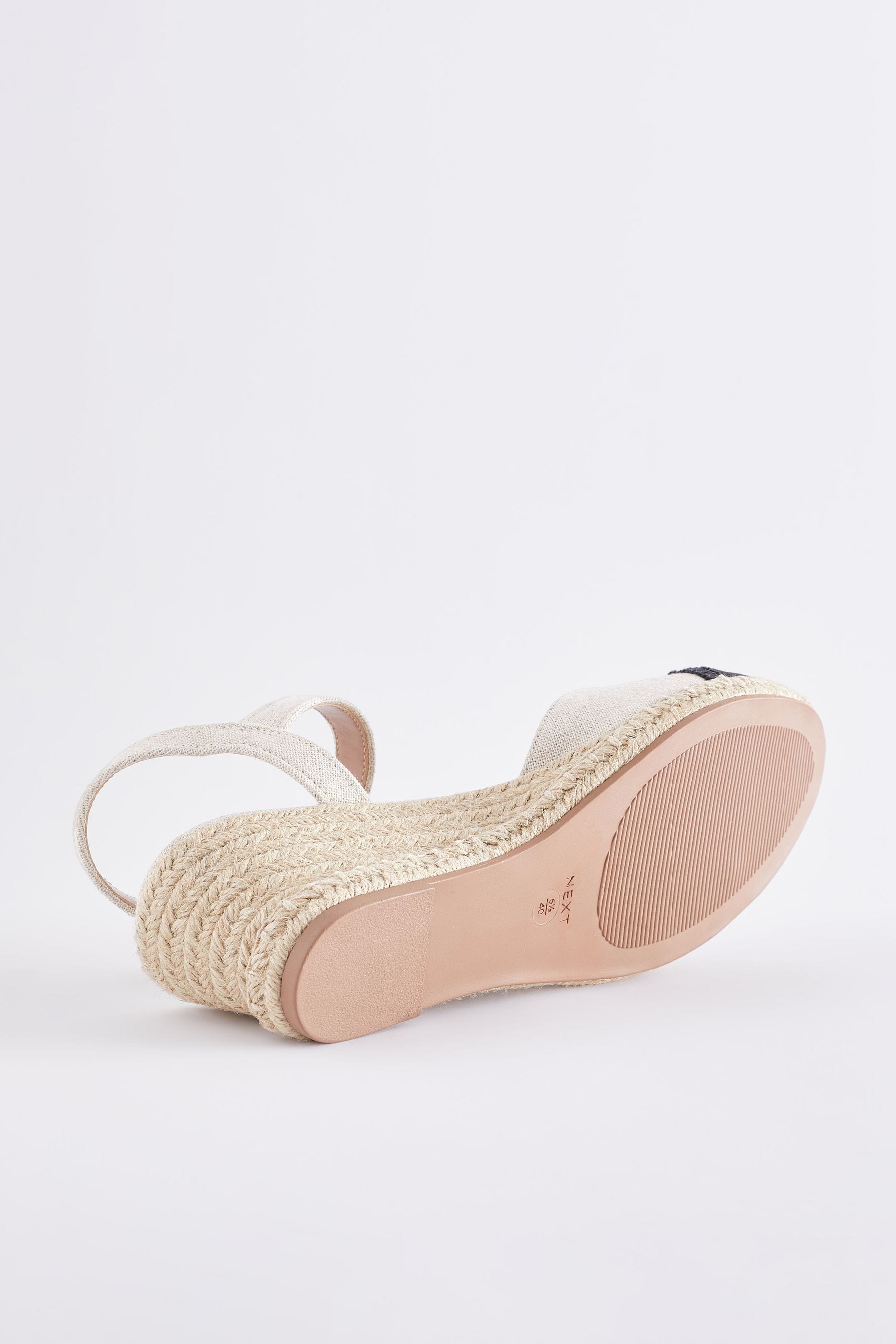 Women's closed toe sandals wide width top