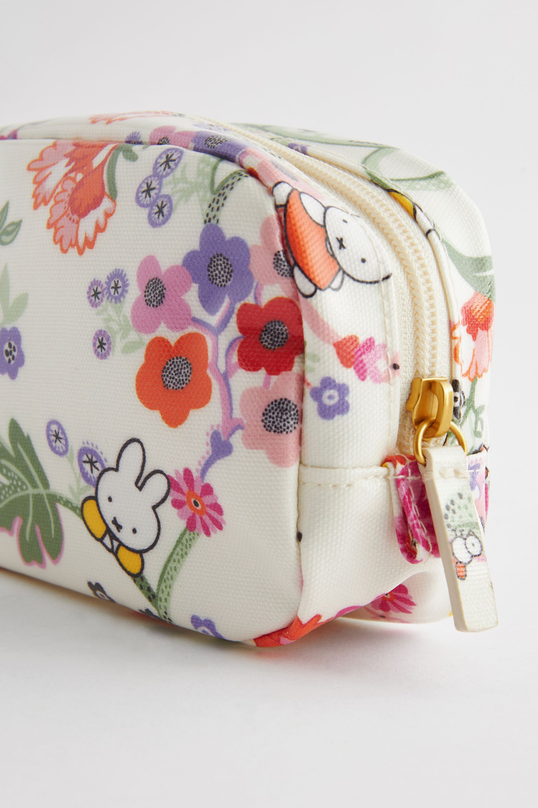 Makeup pouch price outlet