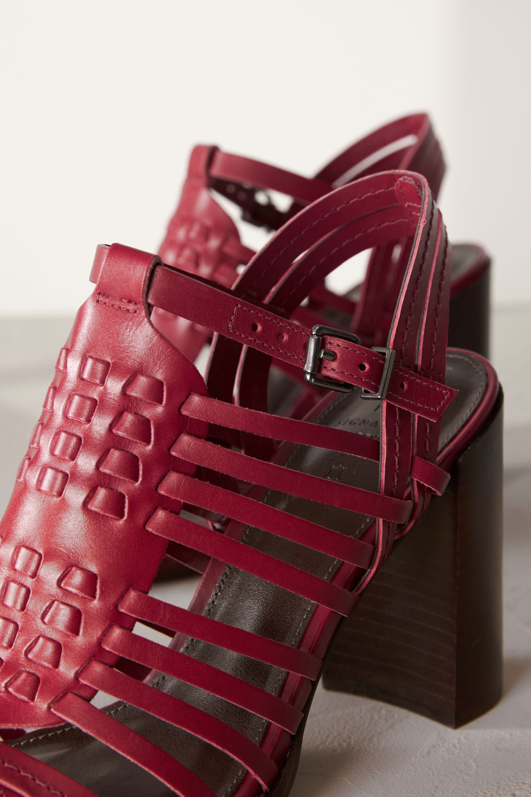 Heeled fisherman sandals top