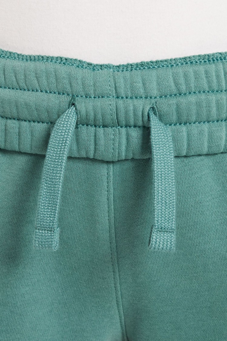 Nike Green Sweatshirt and Shorts Tracksuit Set - Image 4 of 9