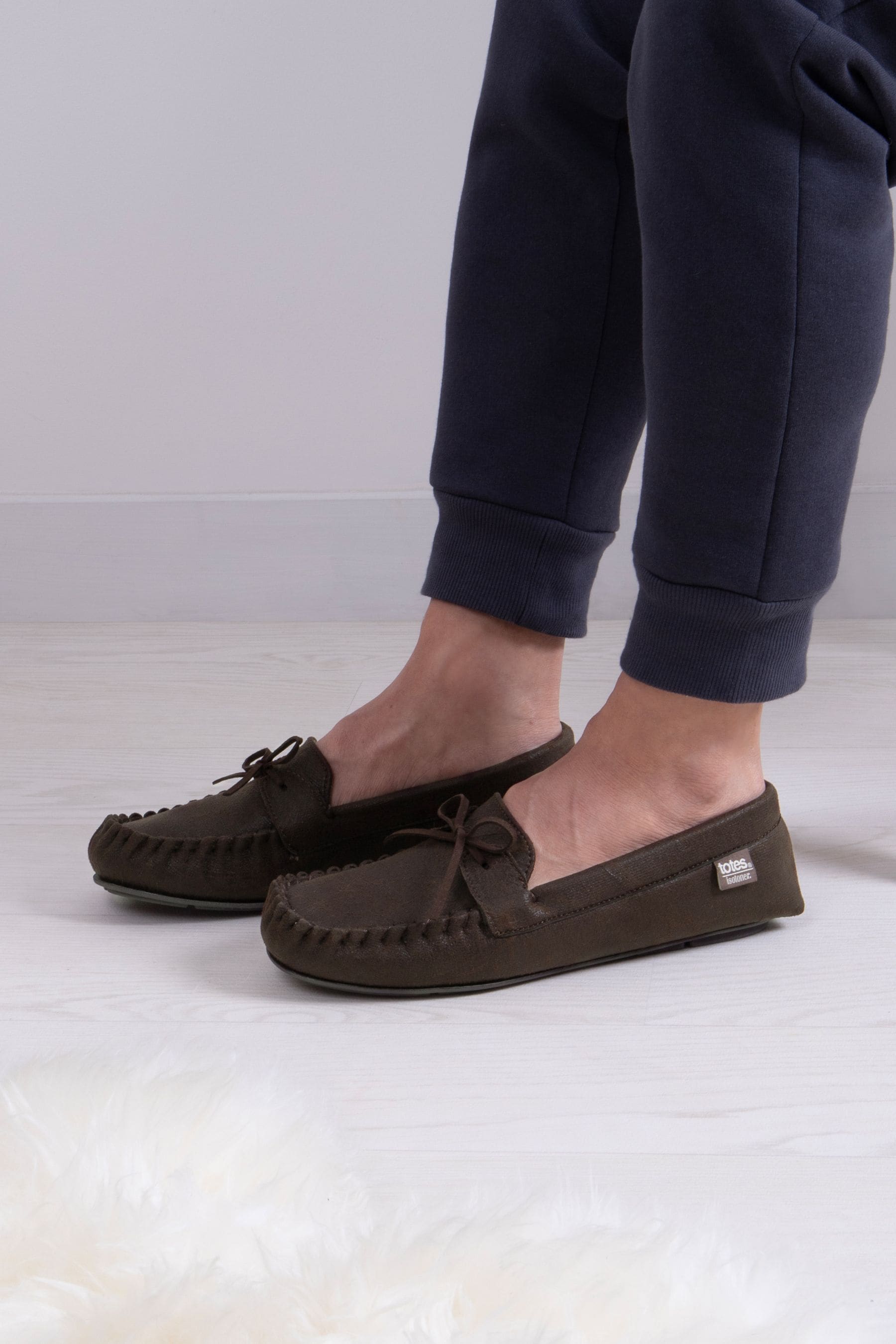 Mens isotoner slippers uk discount