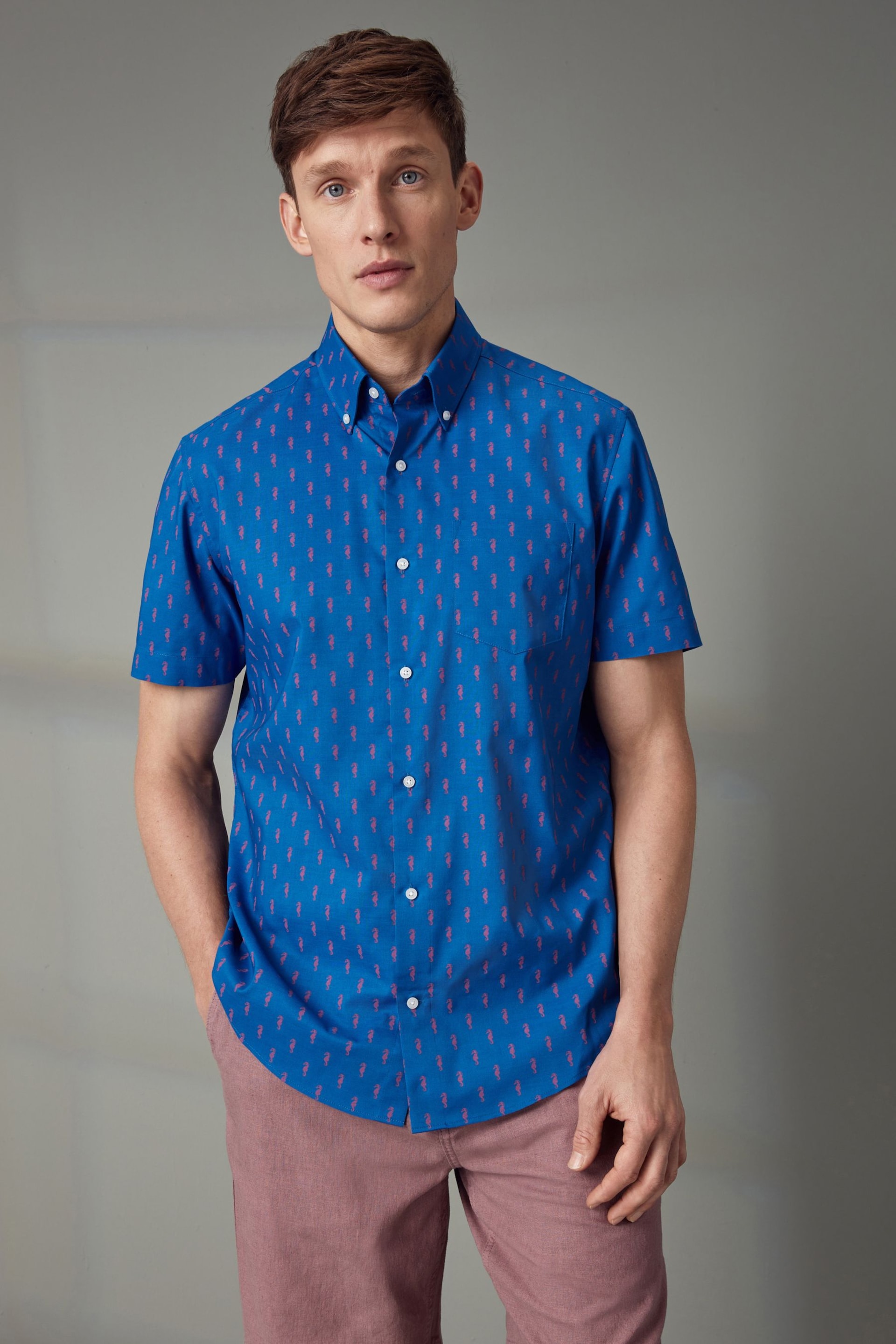 Blue/Pink Seahorse Easy Iron Button Down Short Sleeve Oxford Shirt - Image 3 of 9