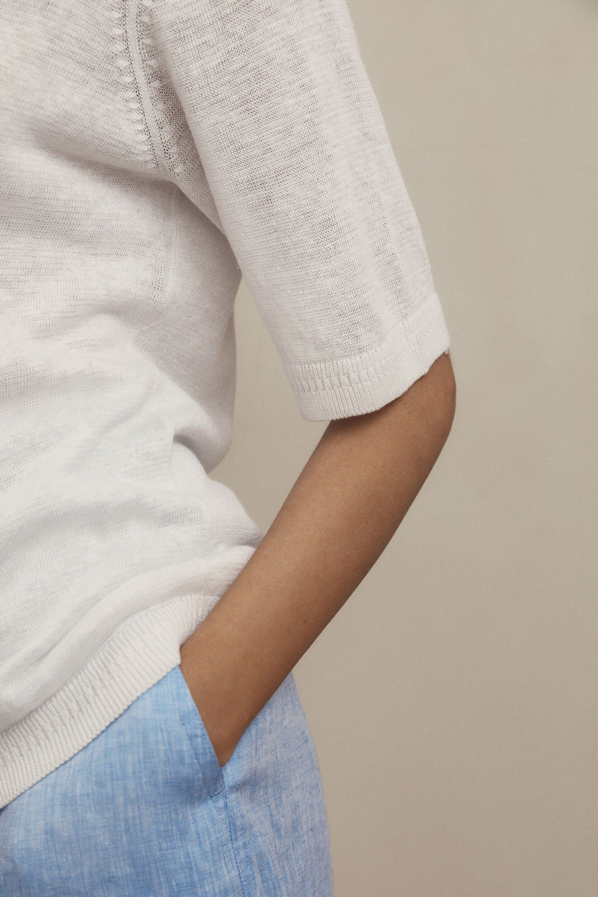 White 100% Linen V-Neck Knitted T-Shirt - Image 5 of 6