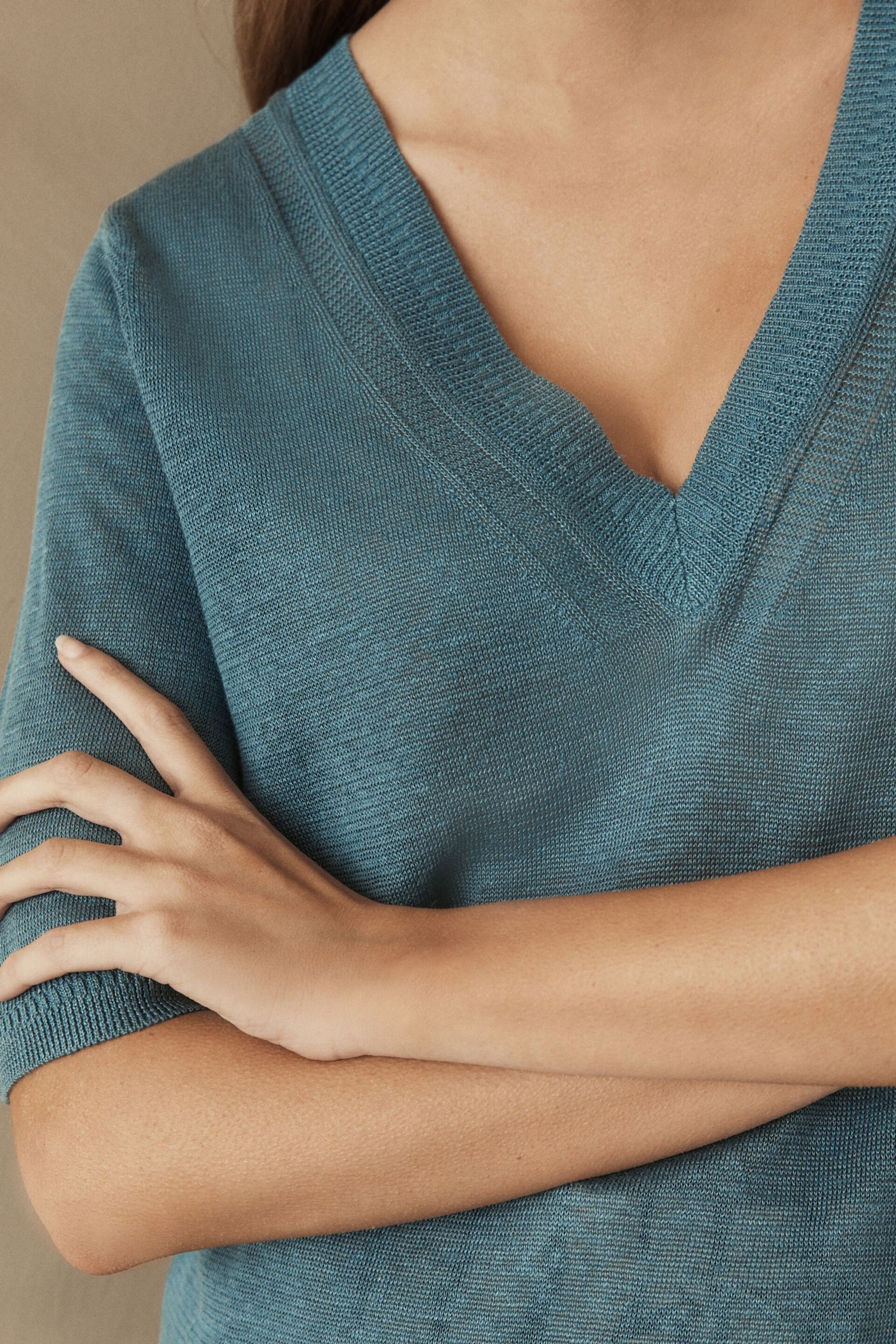 Teal Blue 100% Linen V-Neck Knitted T-Shirt - Image 5 of 6