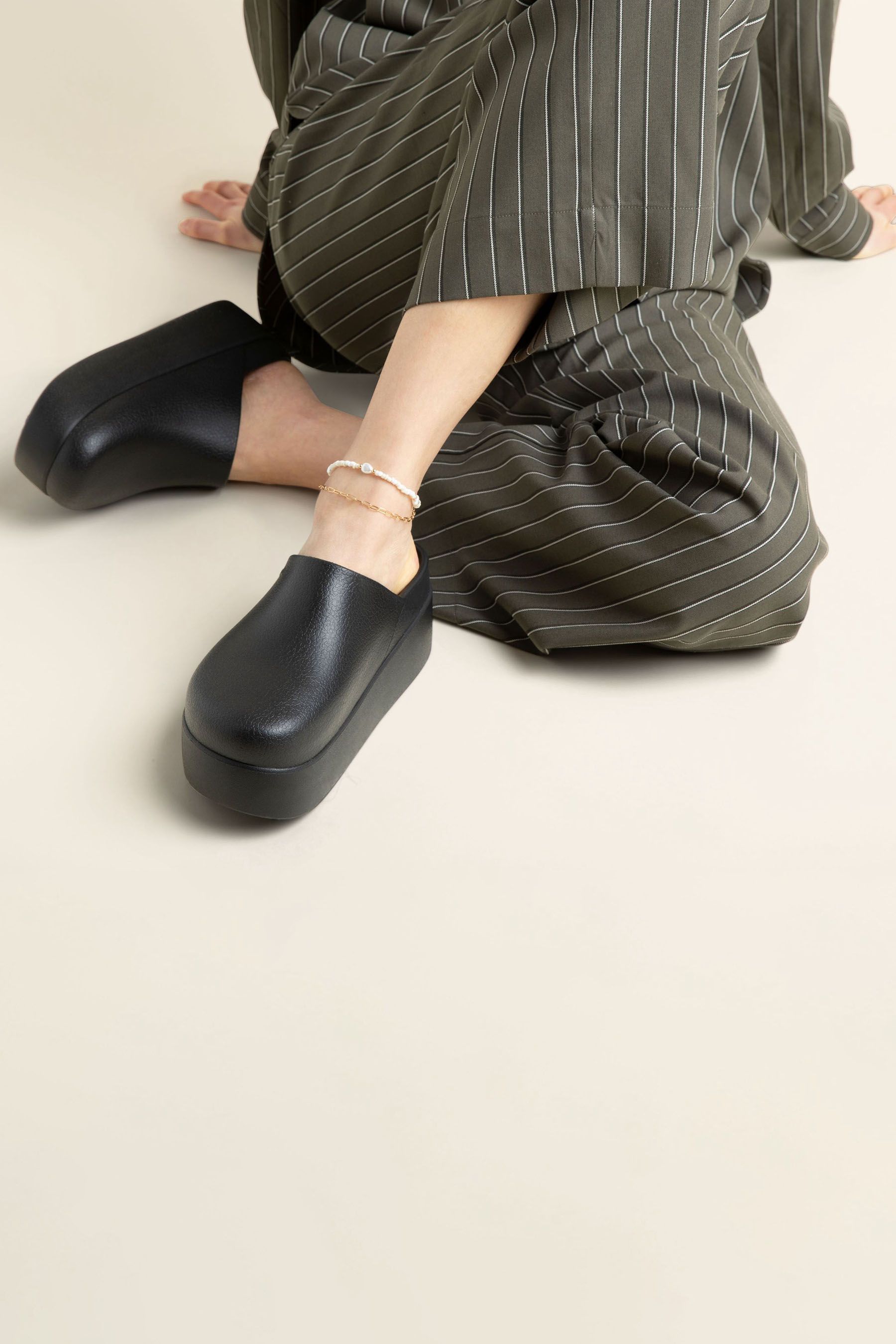 Black platform clogs online