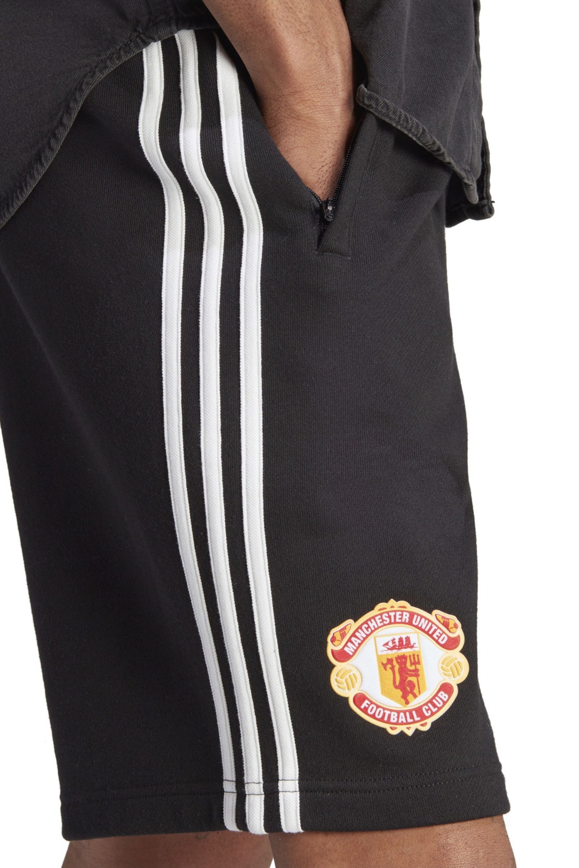 adidas Black Manchester United x Originals Shorts - Image 3 of 5