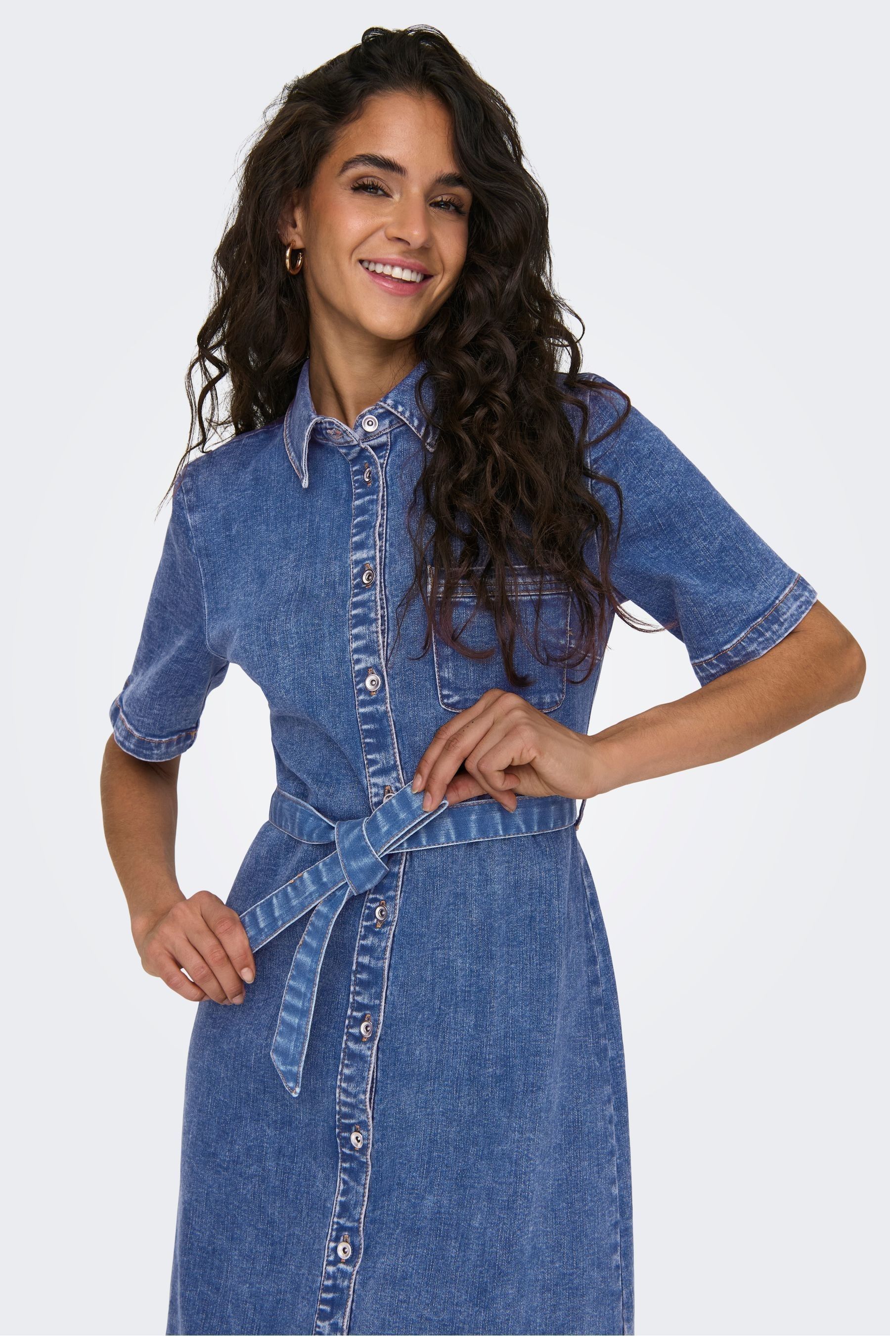 Buy ONLY Robe mi longue chemise en jean a manches courtes from Next Luxembourg