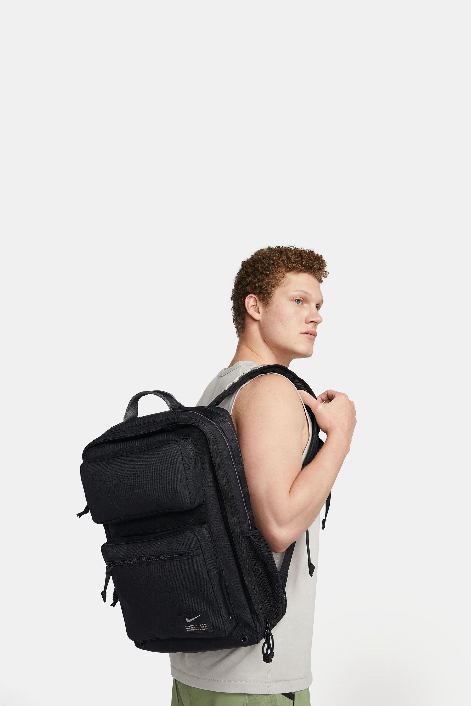 Nike utility chest bag store