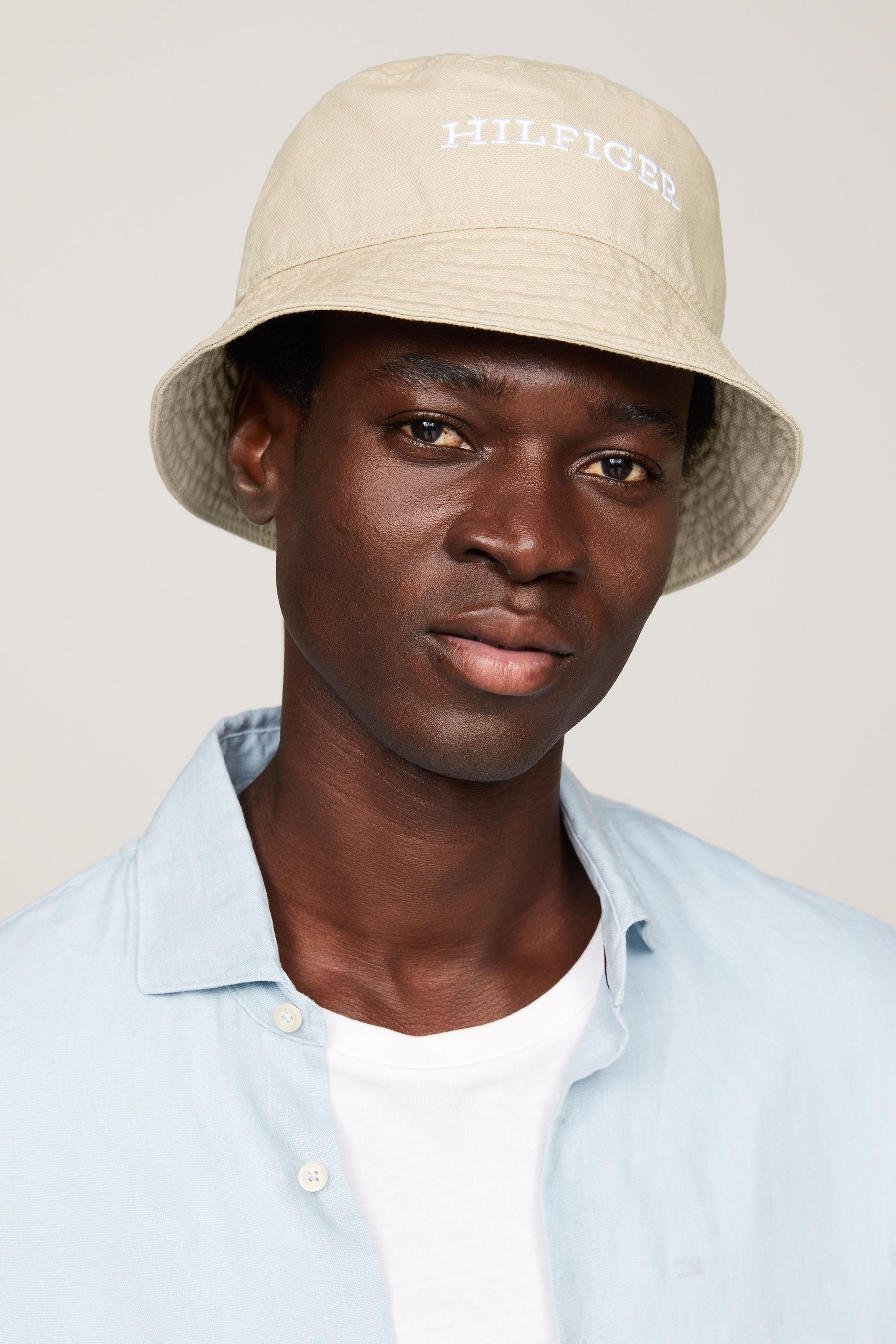 Tommy hilfiger bucket hat beige sale