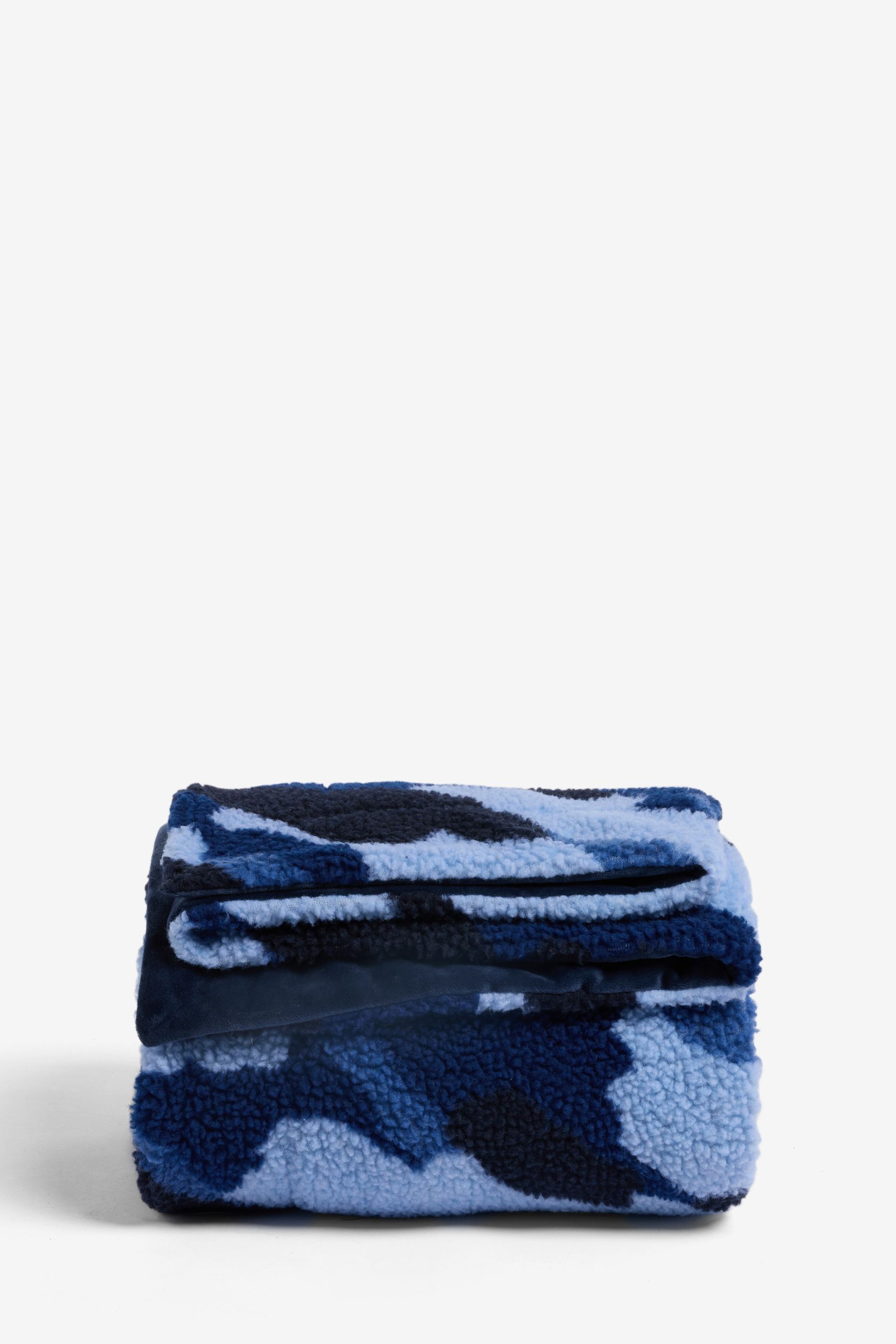 Blue camo fleece blanket hot sale