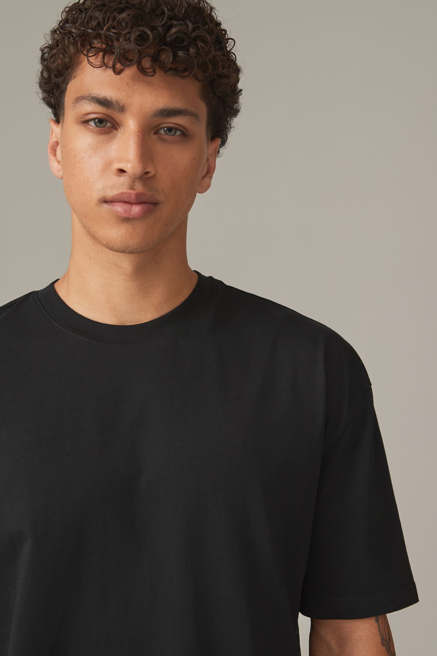 Miles Chain Stitch Relaxed T-Shirt - Black