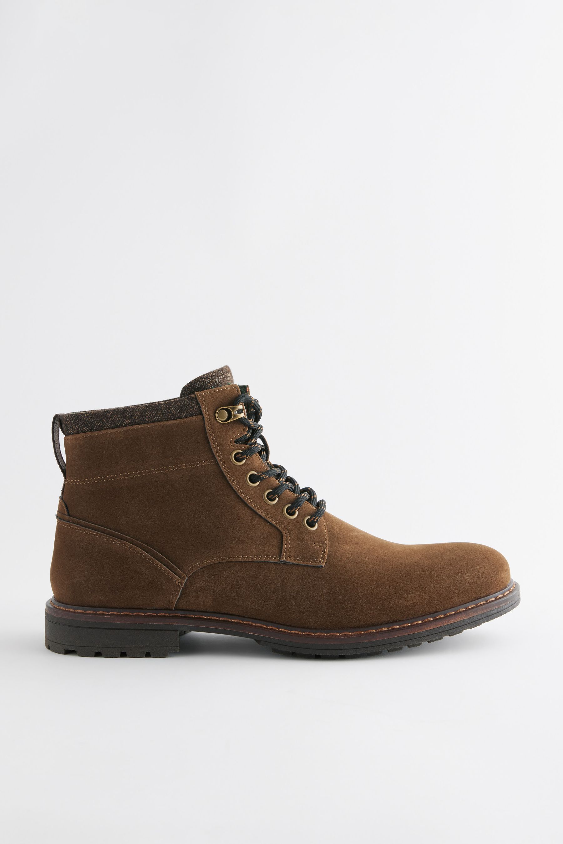 Tan chukka shop