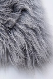 Naturally Sheepskins Silver Grey Single Sheepskin Rug - Image 4 of 5