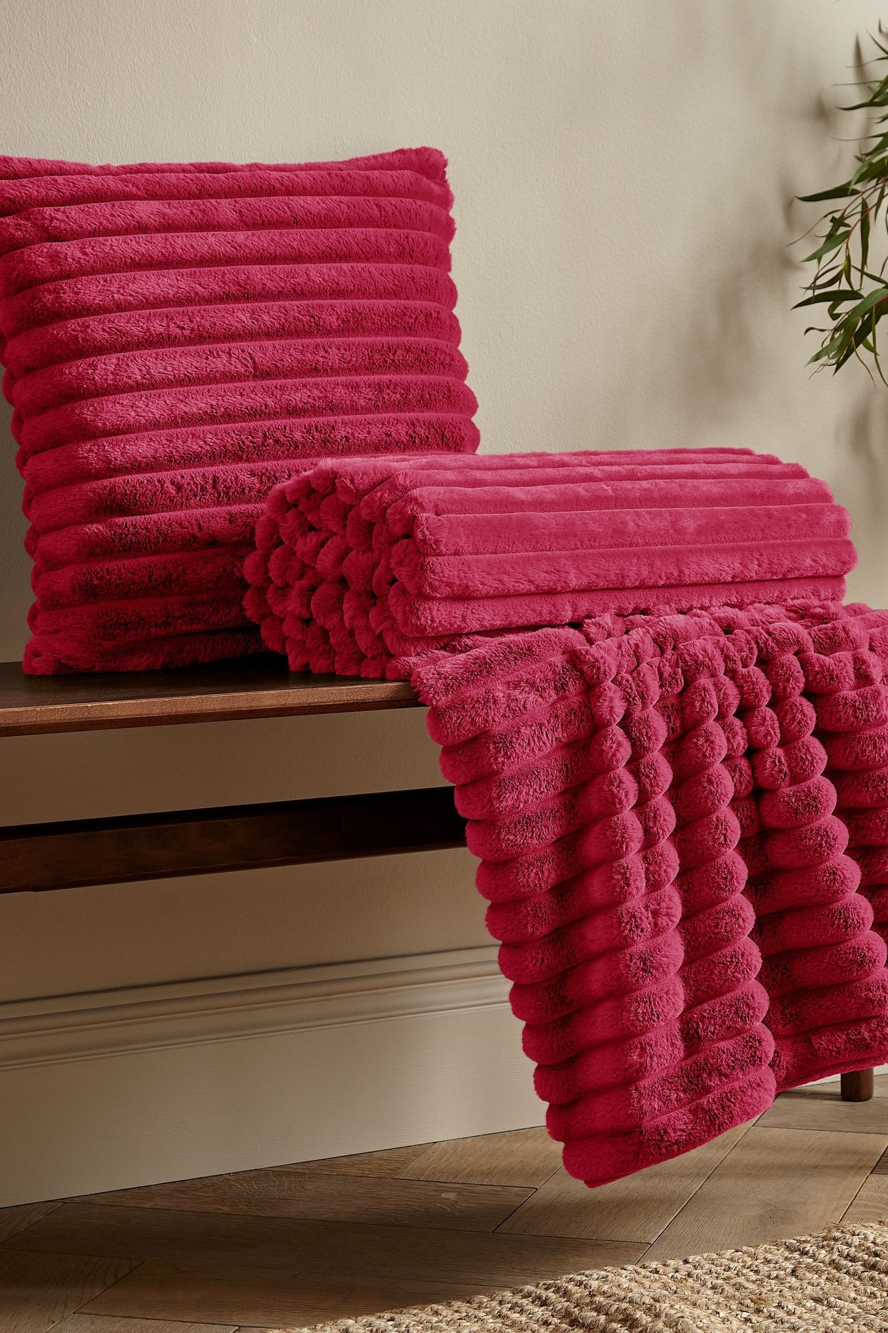Hot pink faux fur blanket 2025