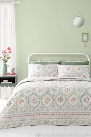 Catherine Lansfield Natural Cameo Floral Reversible Quilted Bedspread - Image 1 of 2