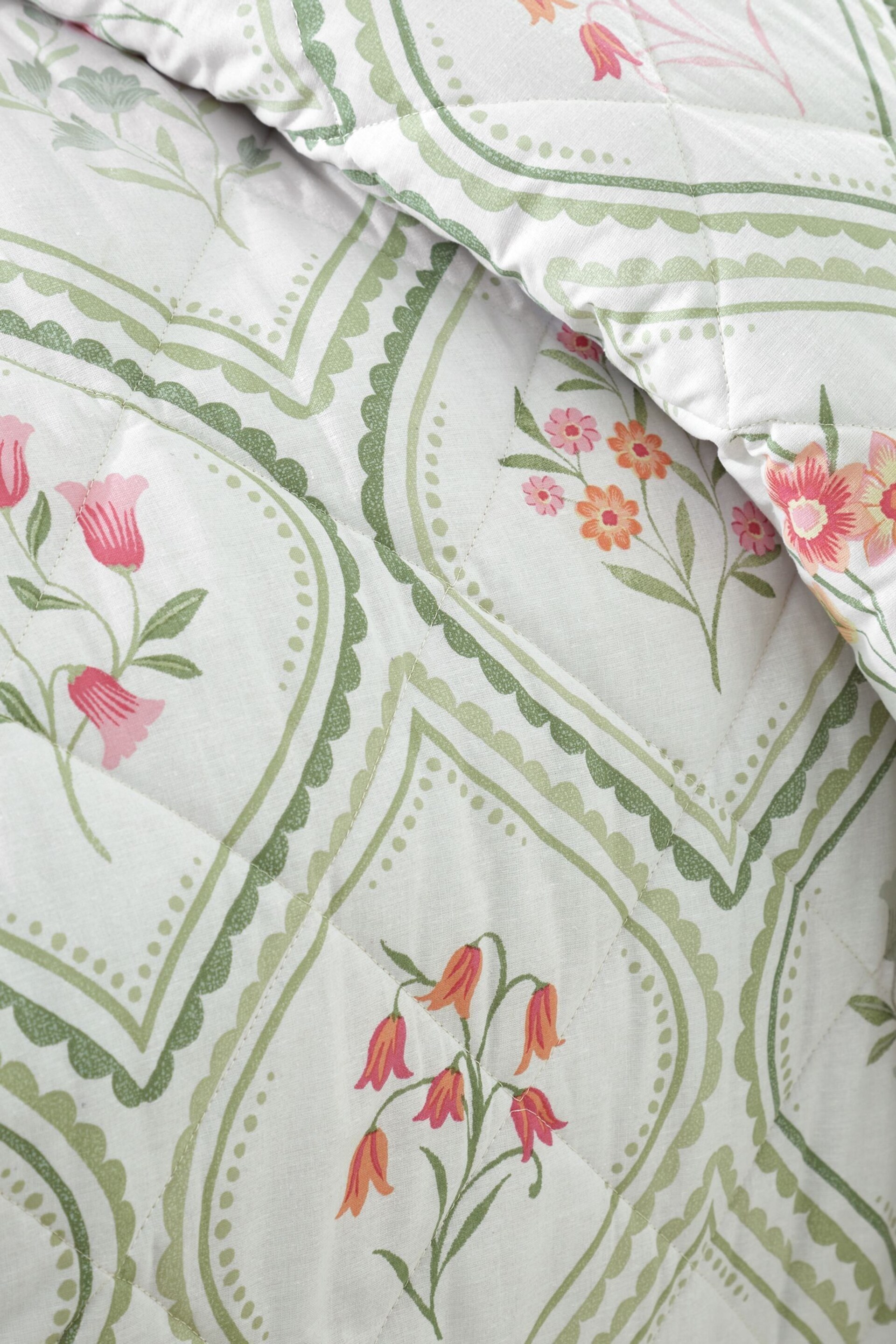 Catherine Lansfield Natural Cameo Floral Reversible Quilted Bedspread - Image 2 of 2