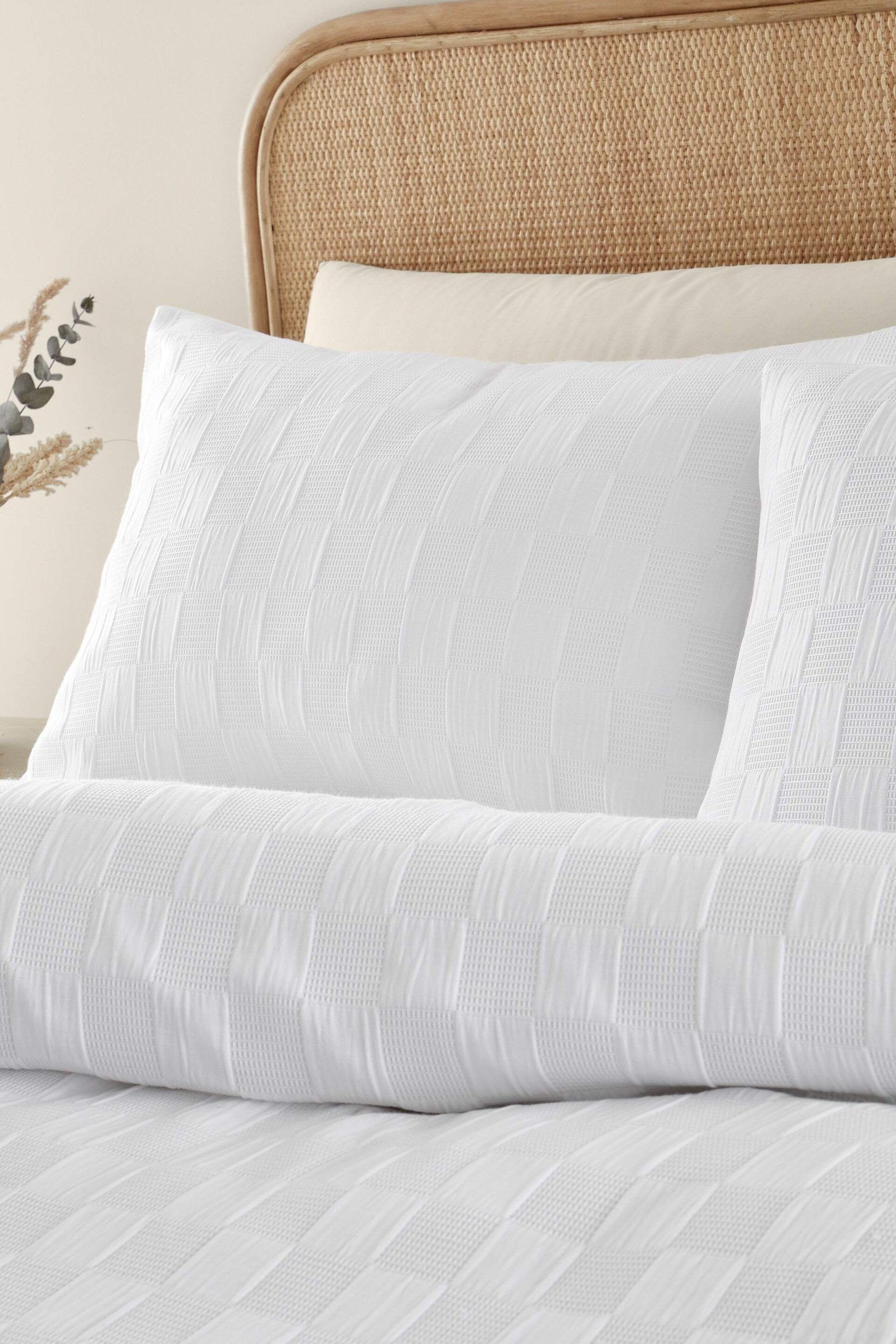 Catherine Lansfield White Waffle Checkerboard Duvet Cover Set - Image 3 of 5