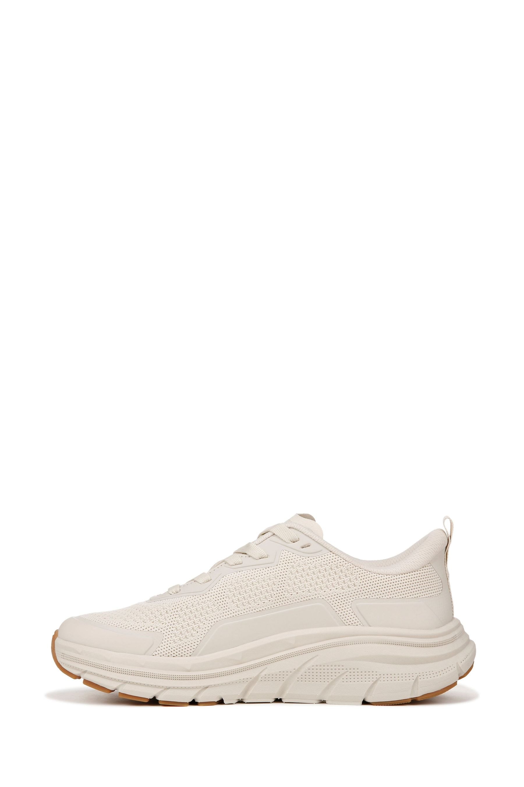 Nike wide fit trainers uk clearance