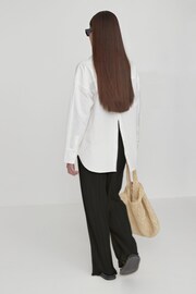 4th & Reckless White Oversized Shayla Open Back 100% Cotton Shirt - Image 4 of 5