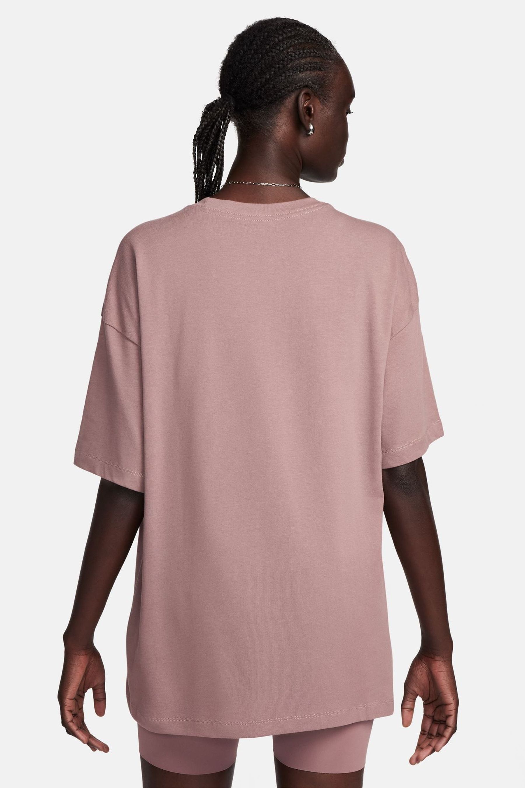 Pink nike t shirt women's cheap
