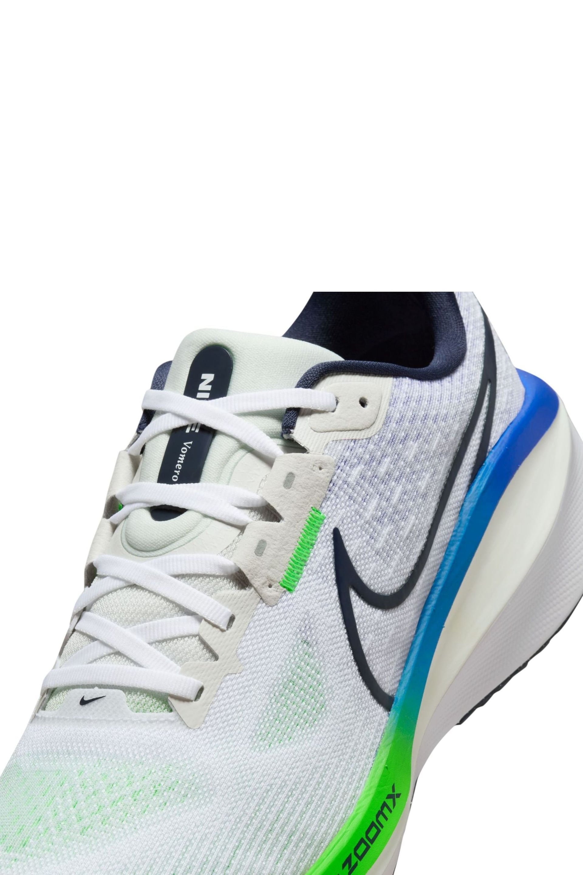 Nike White/Green Vomero 17 Road Running Trainers - Image 9 of 10