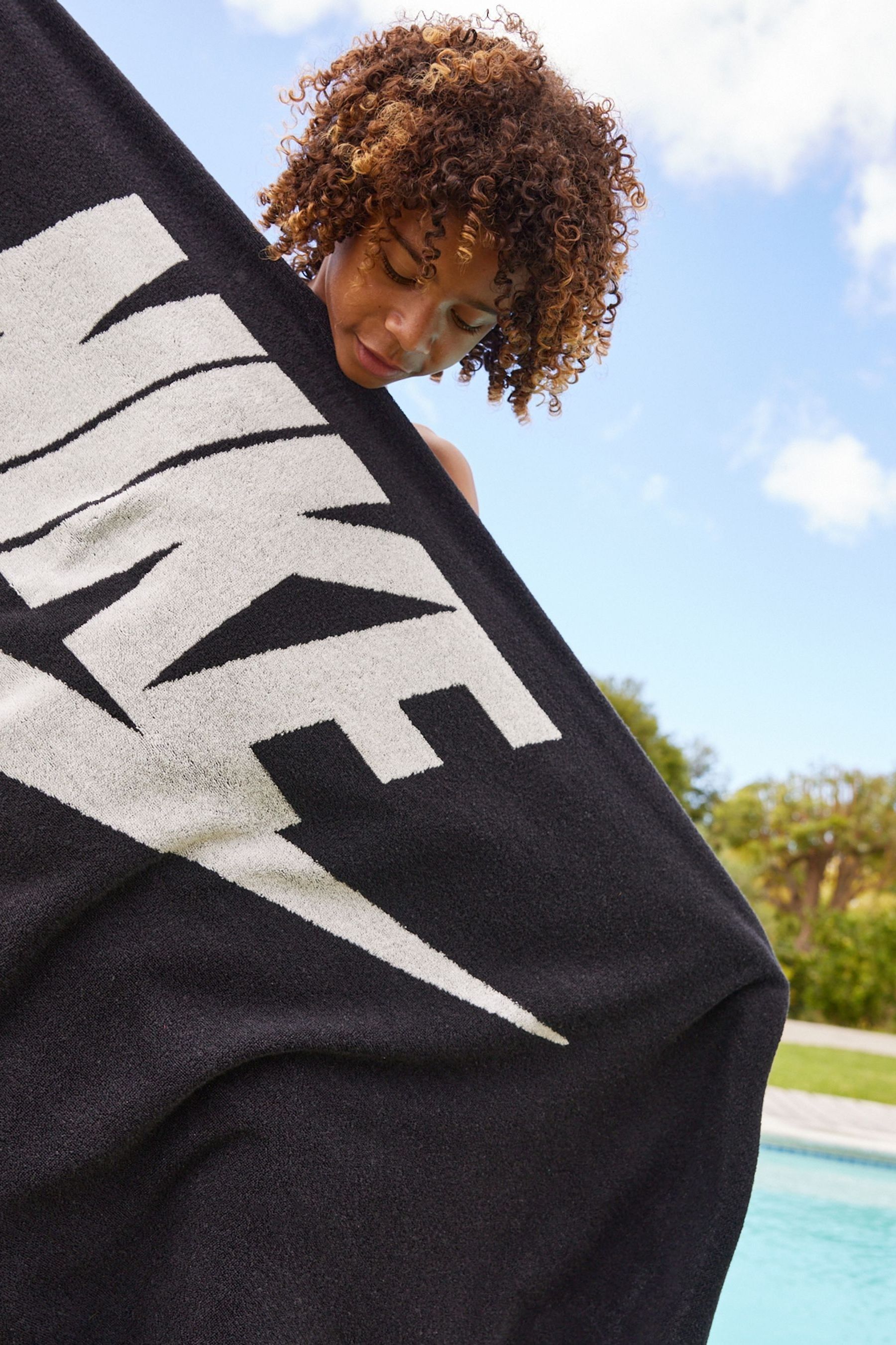 Nike towel clearance