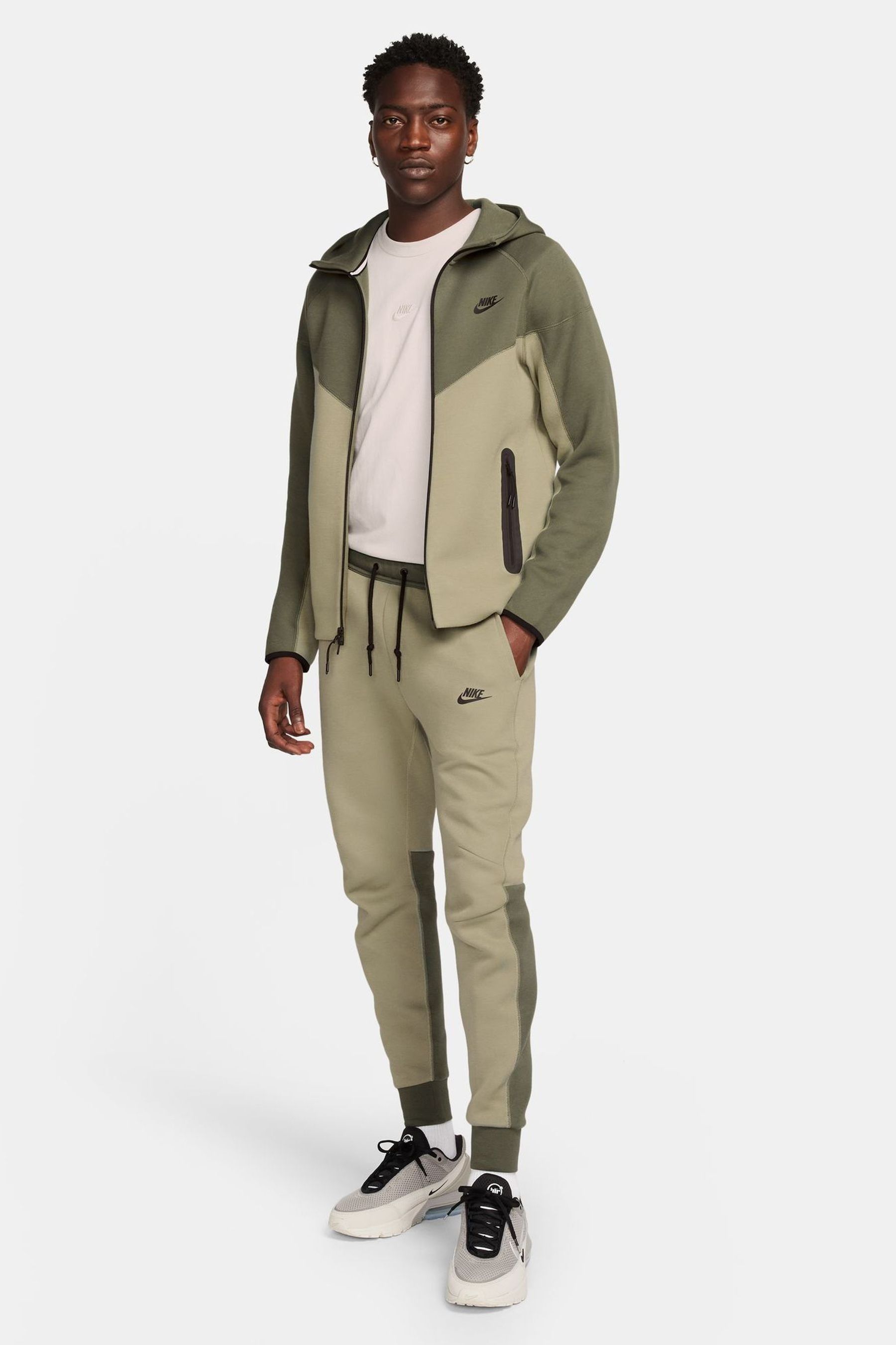 Dark green nike tech fleece 2025