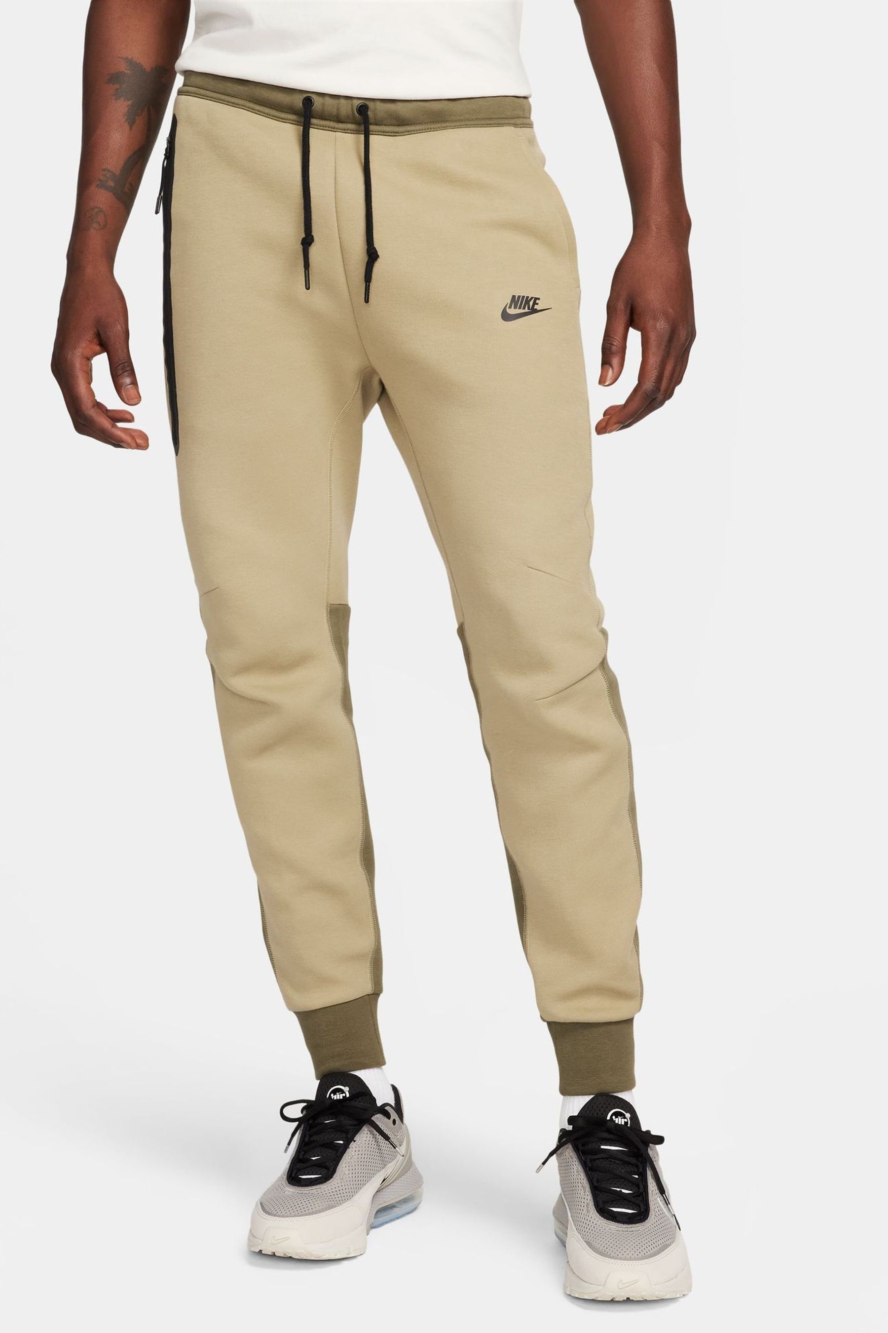 Dark green nike sweatpants discount
