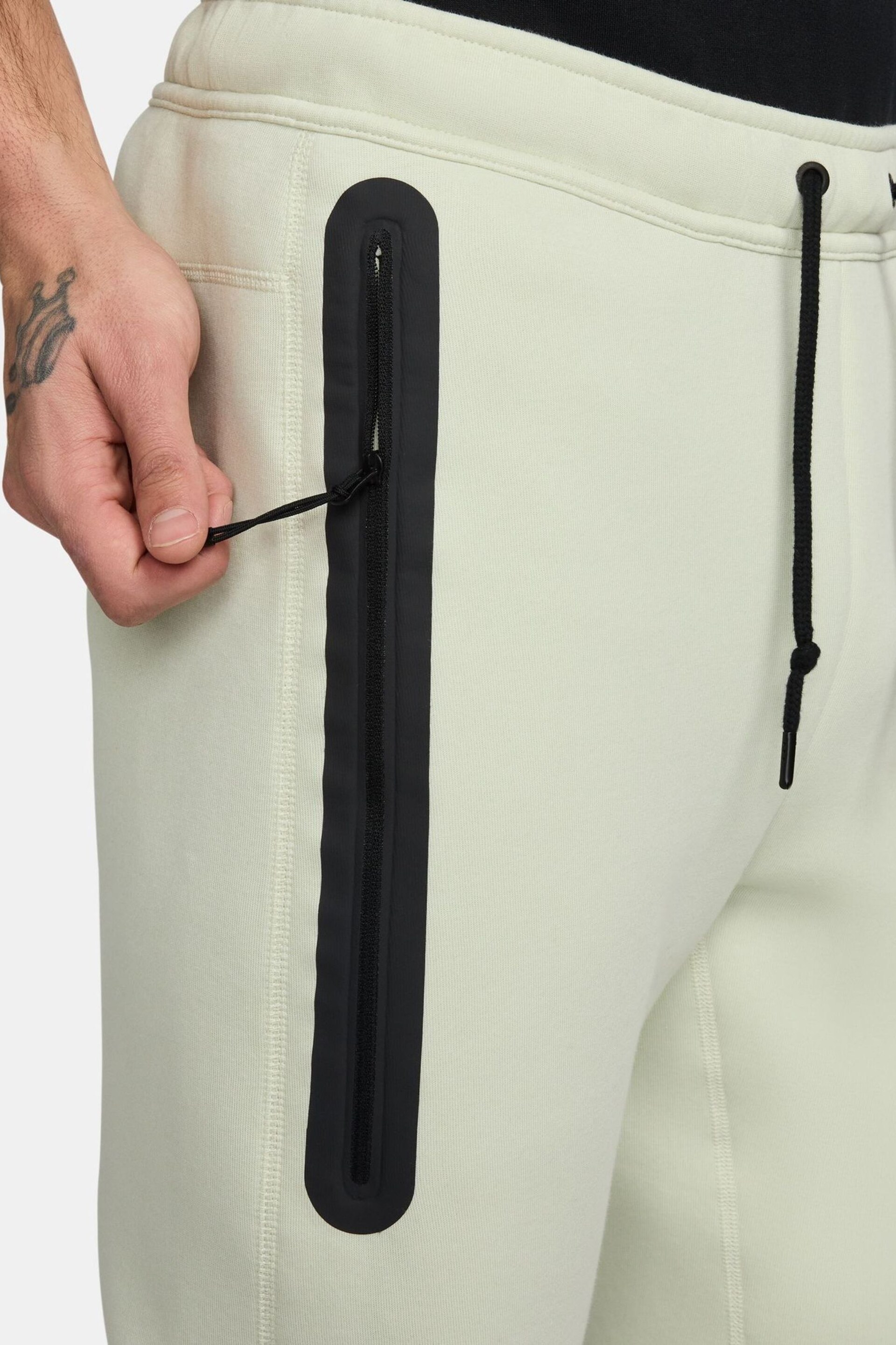 Nike Cream Tech Fleece Joggers - Image 5 of 10