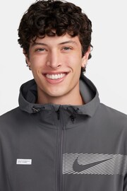 Nike Grey Unlimited Flash Repel Hooded Versatile Jacket - Image 4 of 9