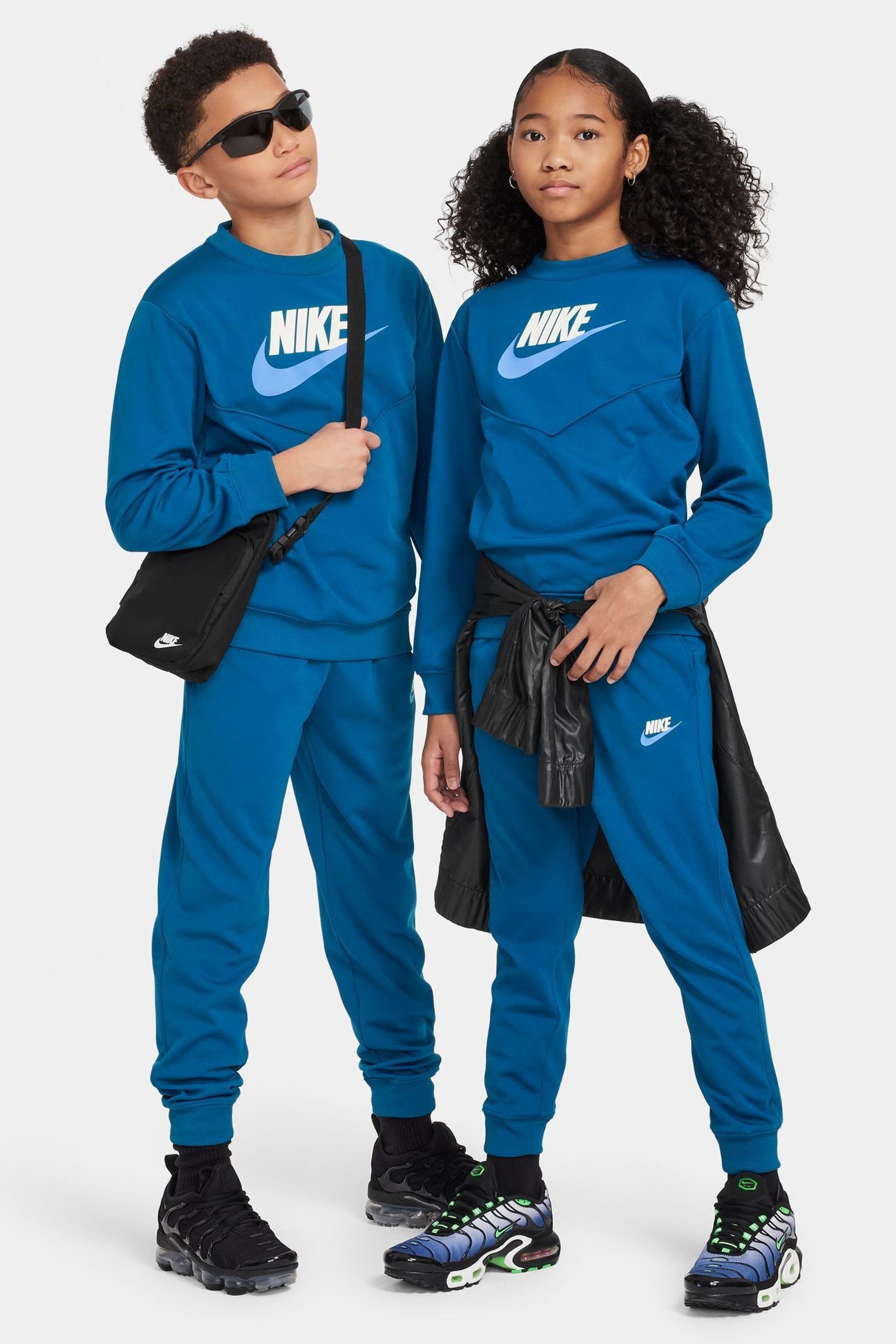 Nike crew tracksuit sale