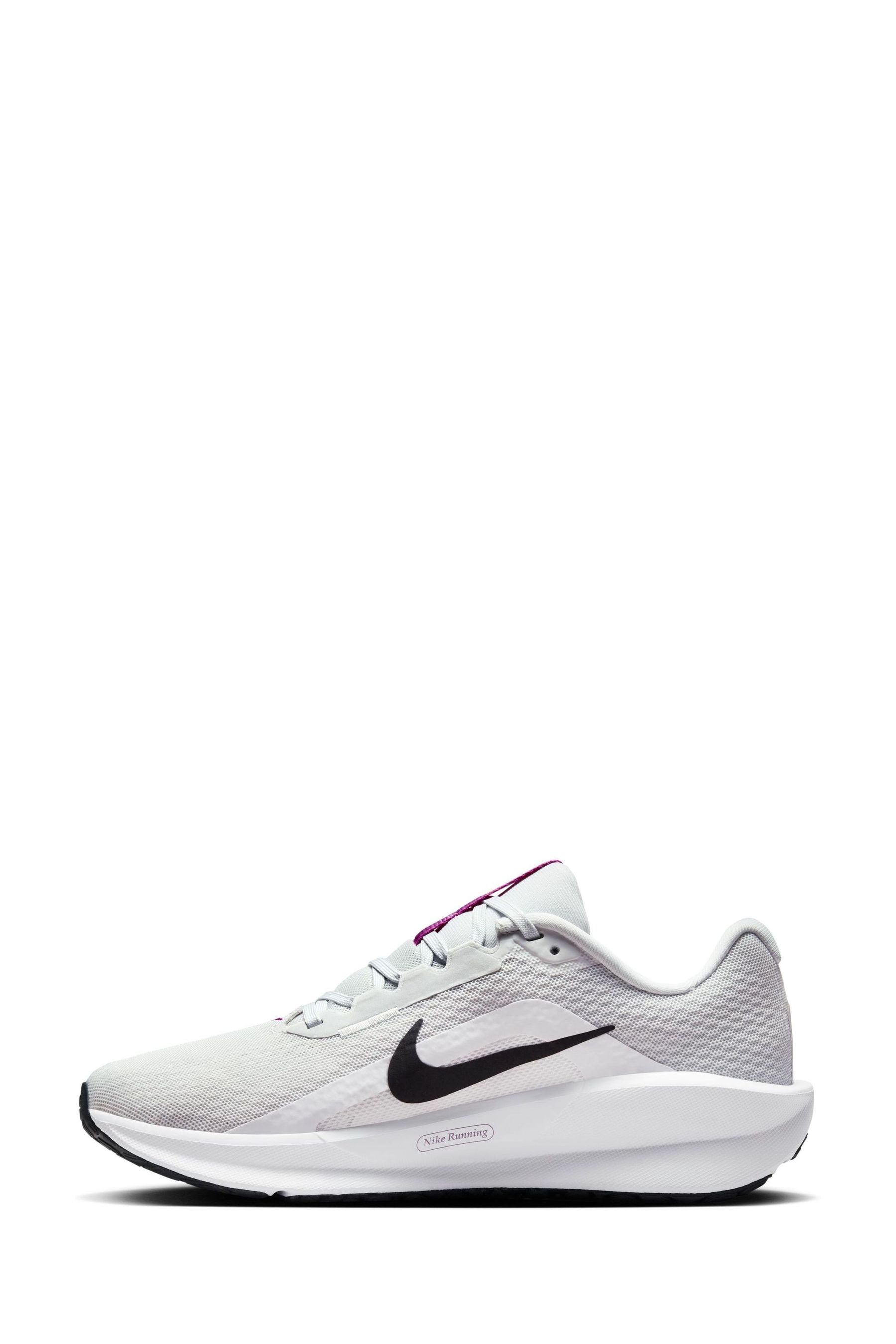 Nike ladies downshifter 8 top